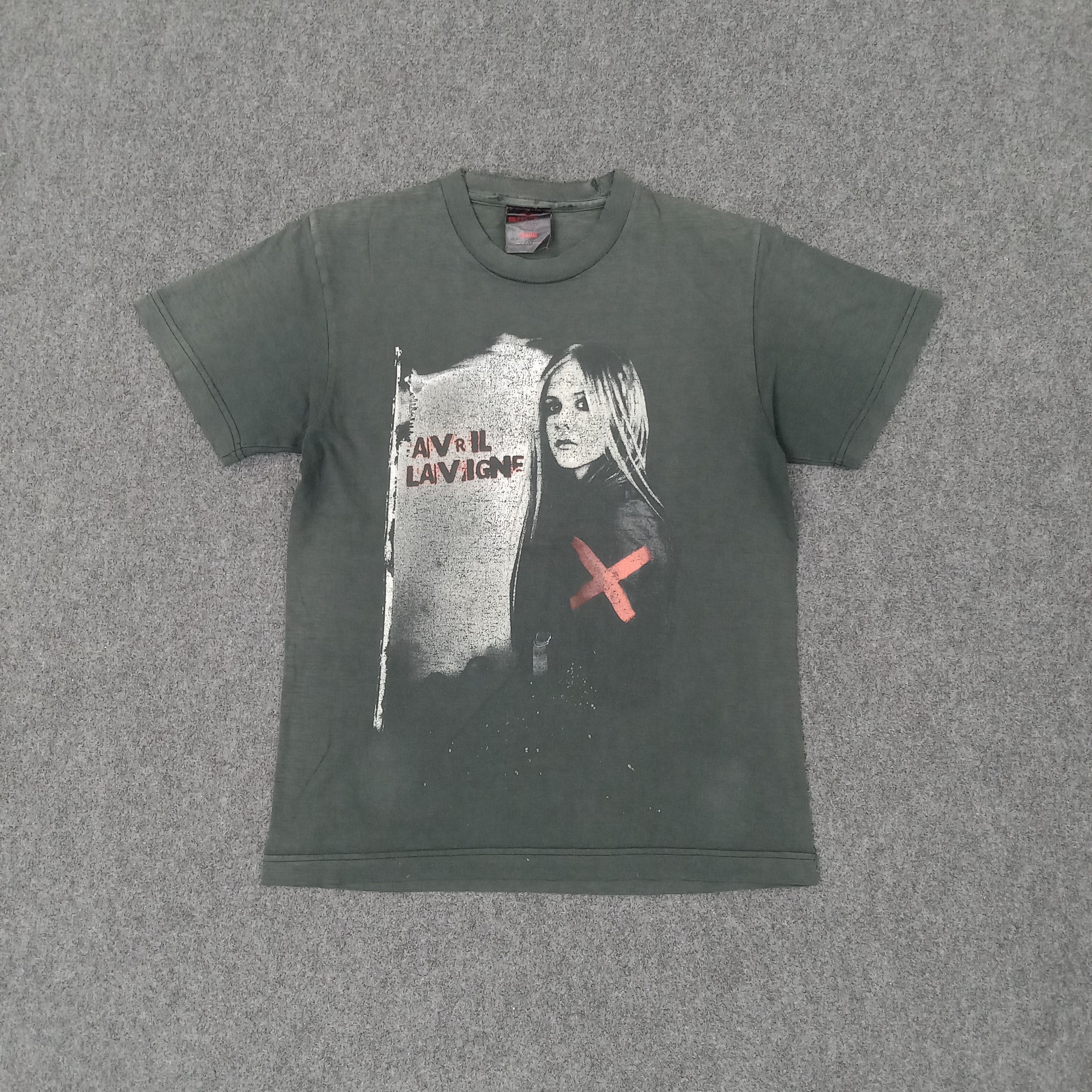 Band Tees AVRIL Lavigne Rock Singer Music Tour Japan 2005 Tshirt Size US S / EU 44-46 / 1 - 1 Thumbnail