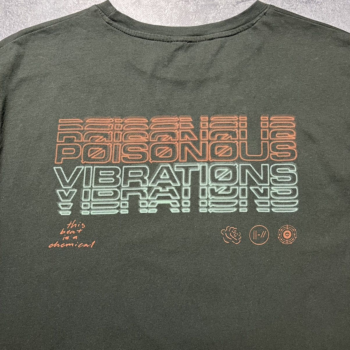 Band Tees × Vintage Twenty One Pilots Poisonous Vibrations Band Tee Streetwear Size US XL / EU 56 / 4 - 9 Thumbnail