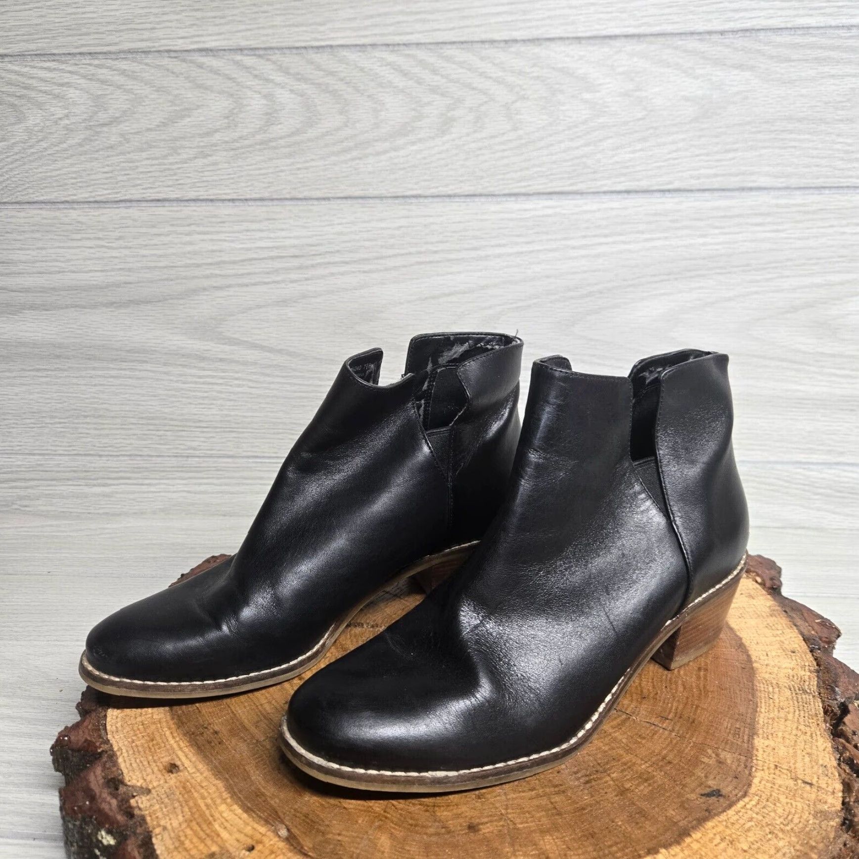 Cole Haan Cole Haan Women's Black Leather Ankle Bootie Boot Size 6.5 Size US 7 / IT 37 - 2 Thumbnail