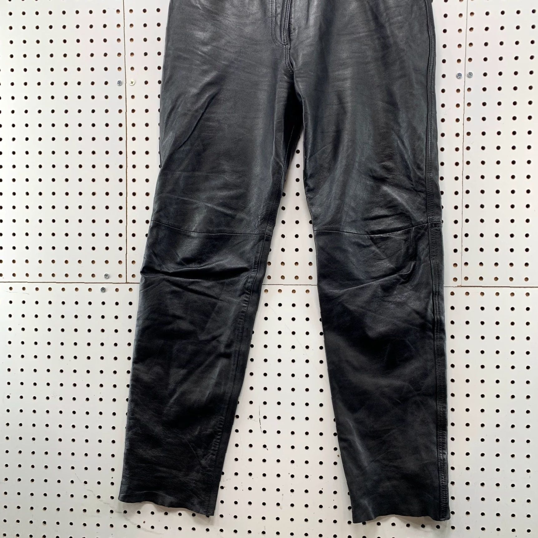 Wilson VINTAGE Leather Pants Womens 14 Black Straight Fit Raw Hem 29x31 Motorcycle Jeans 5-Pocket Design Womens Size 36" / US 14 / IT 50 - 3 Thumbnail