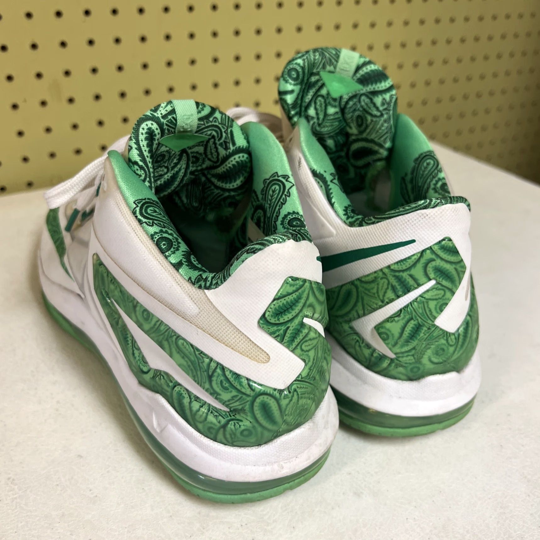 Nike Nike LeBron XI Low Air Max Basketball Shoes Men 10.5 White Green Multicolor 642849-100 Size US 10 / EU 43 - 4 Thumbnail