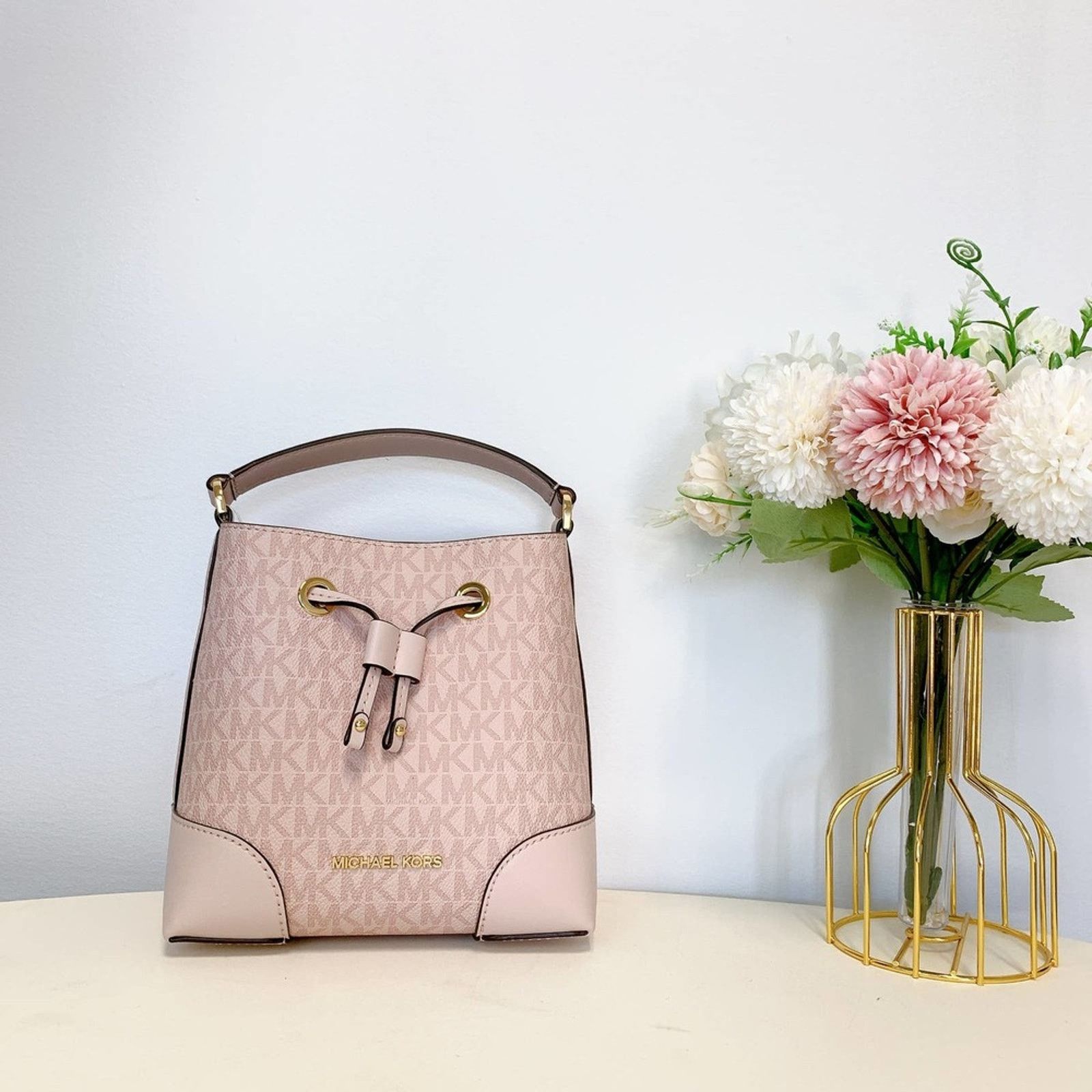 Michael Kors MICHAEL KORS 35F2GM9M1B MERCER S BUCKET DRAWSTRING PWDR BLSH Size ONE SIZE - 1 Thumbnail