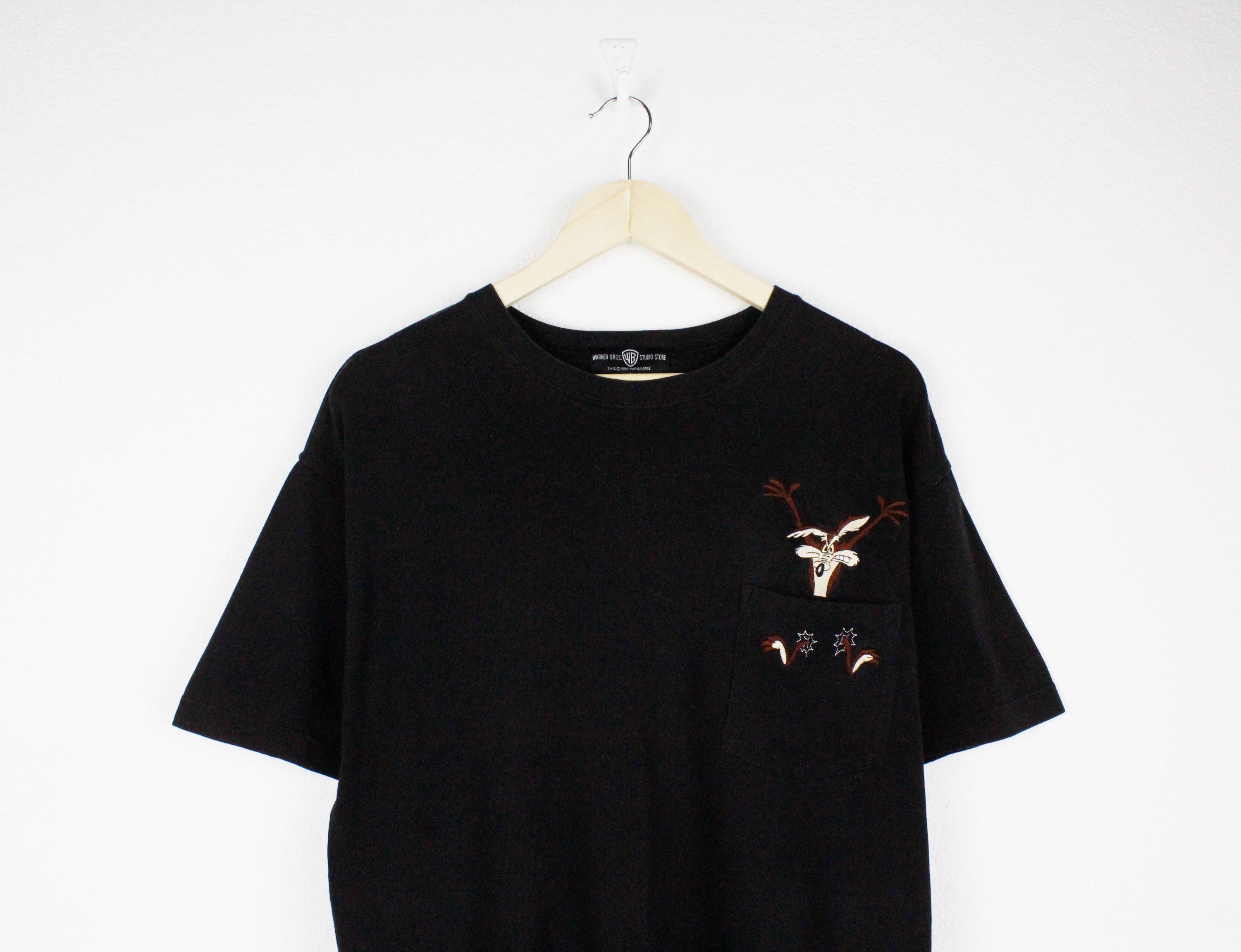 Vintage Vintage 1995 Warner Bros Looney Tunes Coyote Tee T-shirt Size US L / EU 52-54 / 3 - 2 Thumbnail