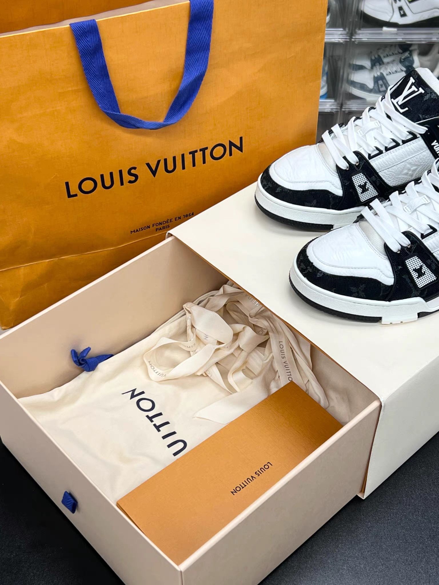 Louis Vuitton LV TRAINER Black White Denim Panda Sneakers K15 Size US 8 / IT 38 - 8 Thumbnail