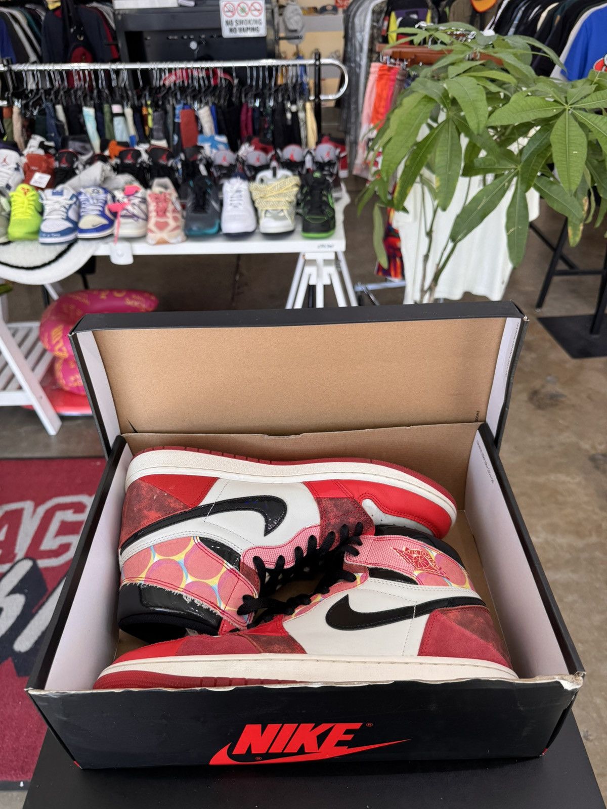 Jordan Brand Air Jordan 1 Spider-Man into the Spider-Verse Size. 11(2023) Size US 11 / EU 44 - 10 Thumbnail
