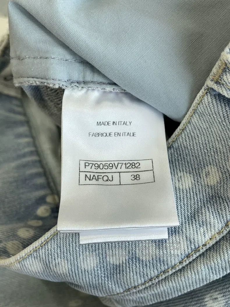 Chanel Chanel 25P popular light pearl chain jeans Size 25" / US 0 / IT 36 - 5 Thumbnail