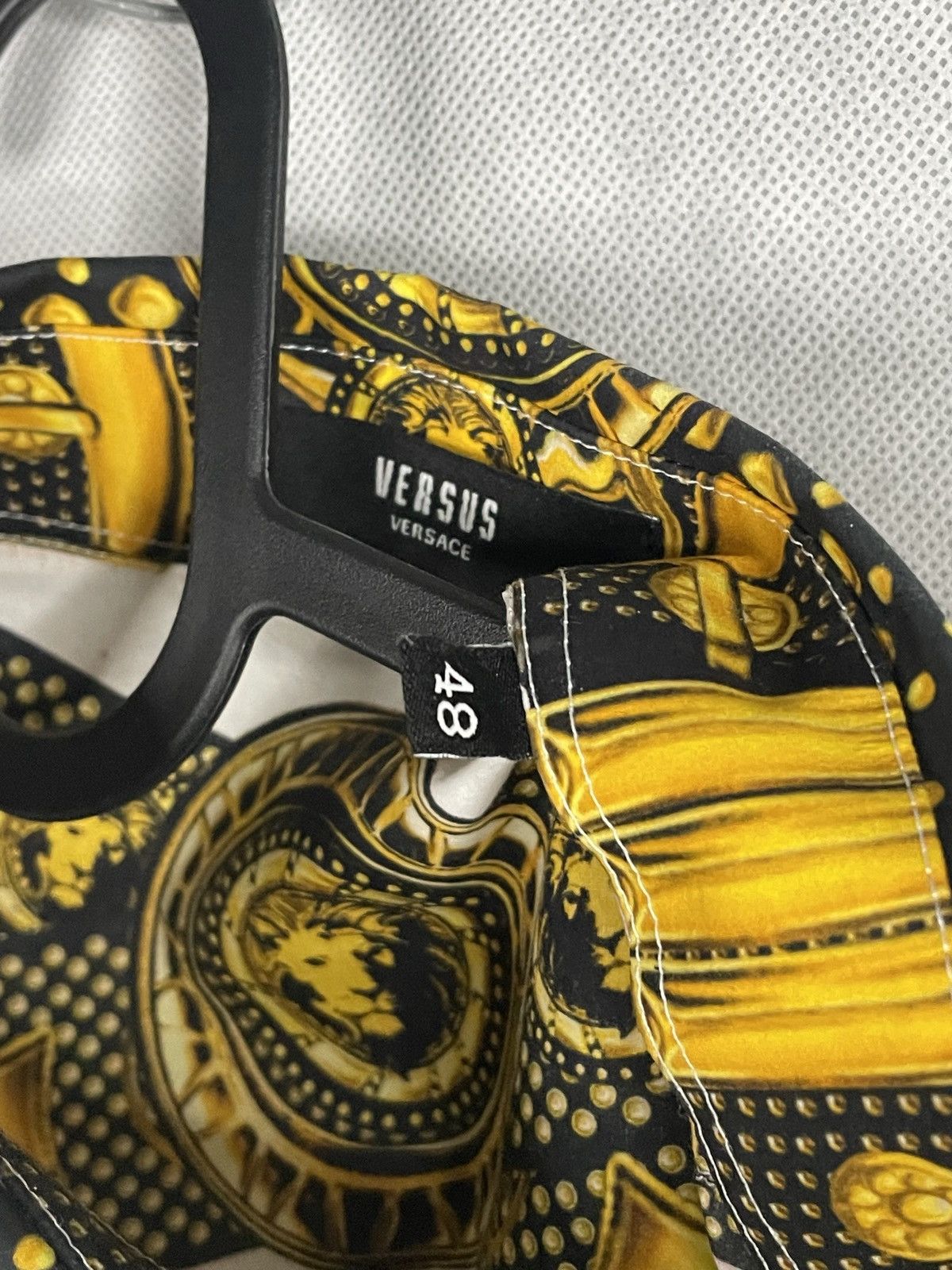 Designer × Versace × Versus Versace Versus Versace Button Ups Lion Belts Print Shirt Luxury Size US M / EU 48-50 / 2 - 14 Thumbnail