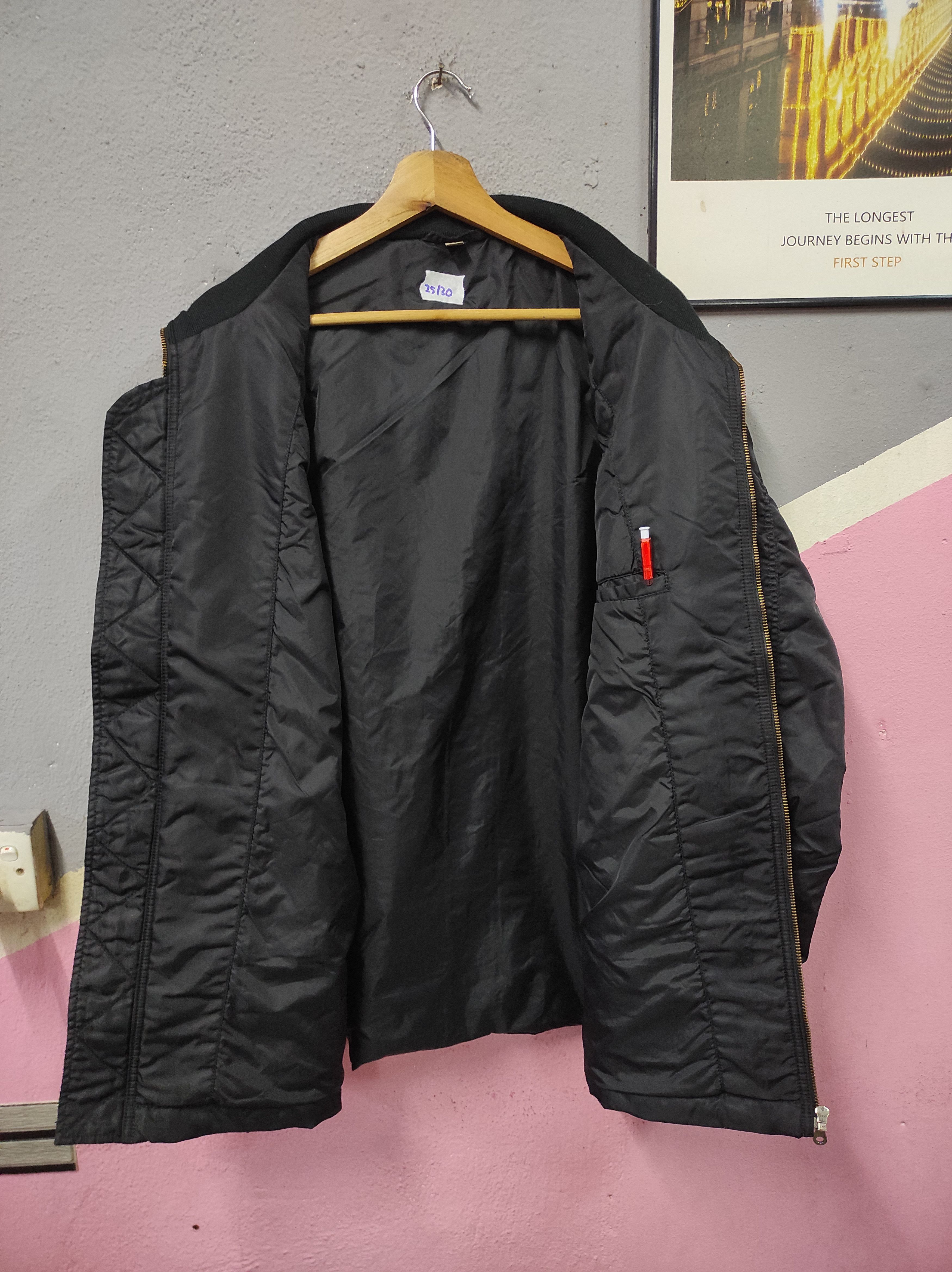 Uniqlo UNIQLO BLACK BOMBER JACKET Size US XL / EU 56 / 4 - 2 Thumbnail