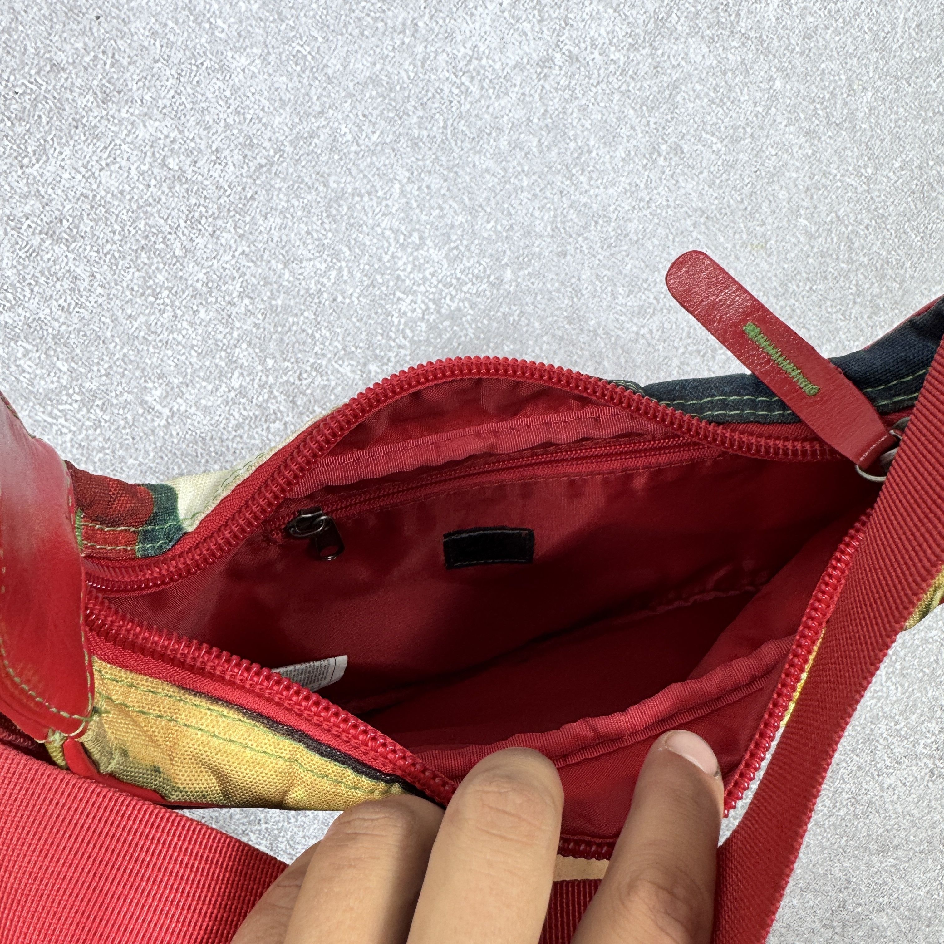 Nike Vintage Nike Women`s Sling Shoulder Bag Y2K Size ONE SIZE - 6 Thumbnail