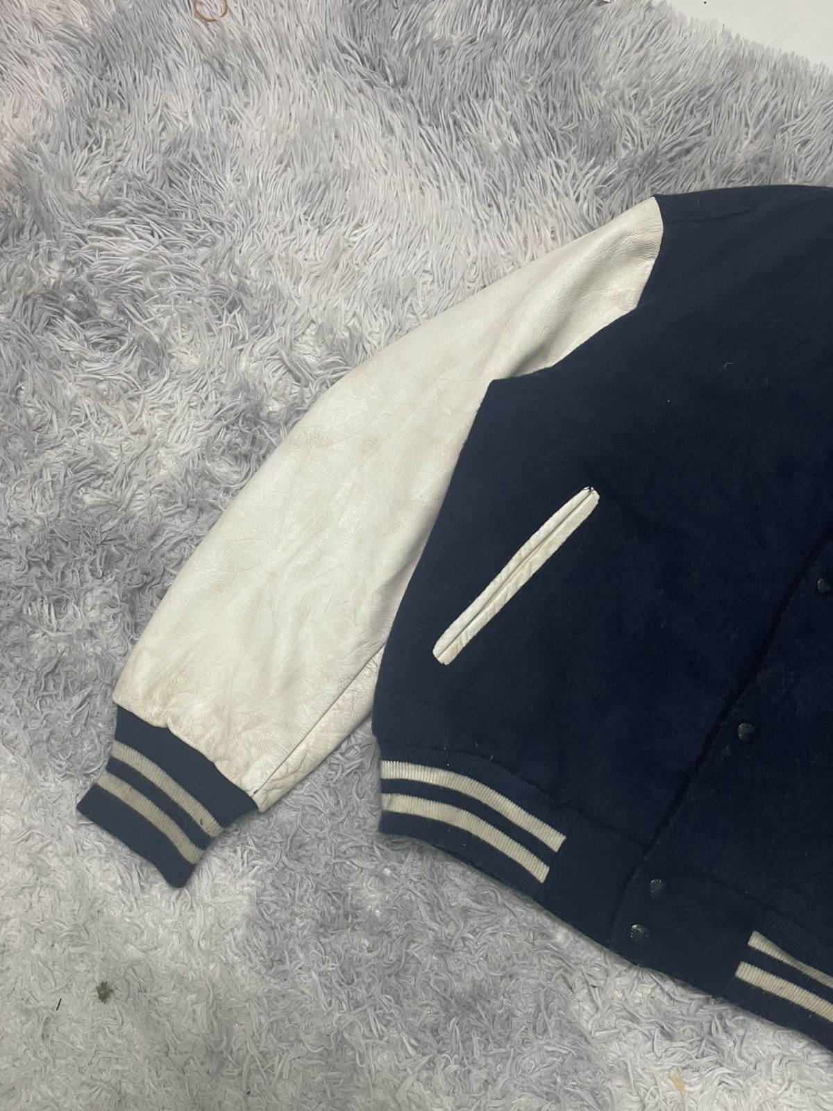 Schott 90s SCHOTT N.Y.C VARSITY JACKET SPELL OUT ON BACK RARE Size US L / EU 52-54 / 3 - 4 Thumbnail