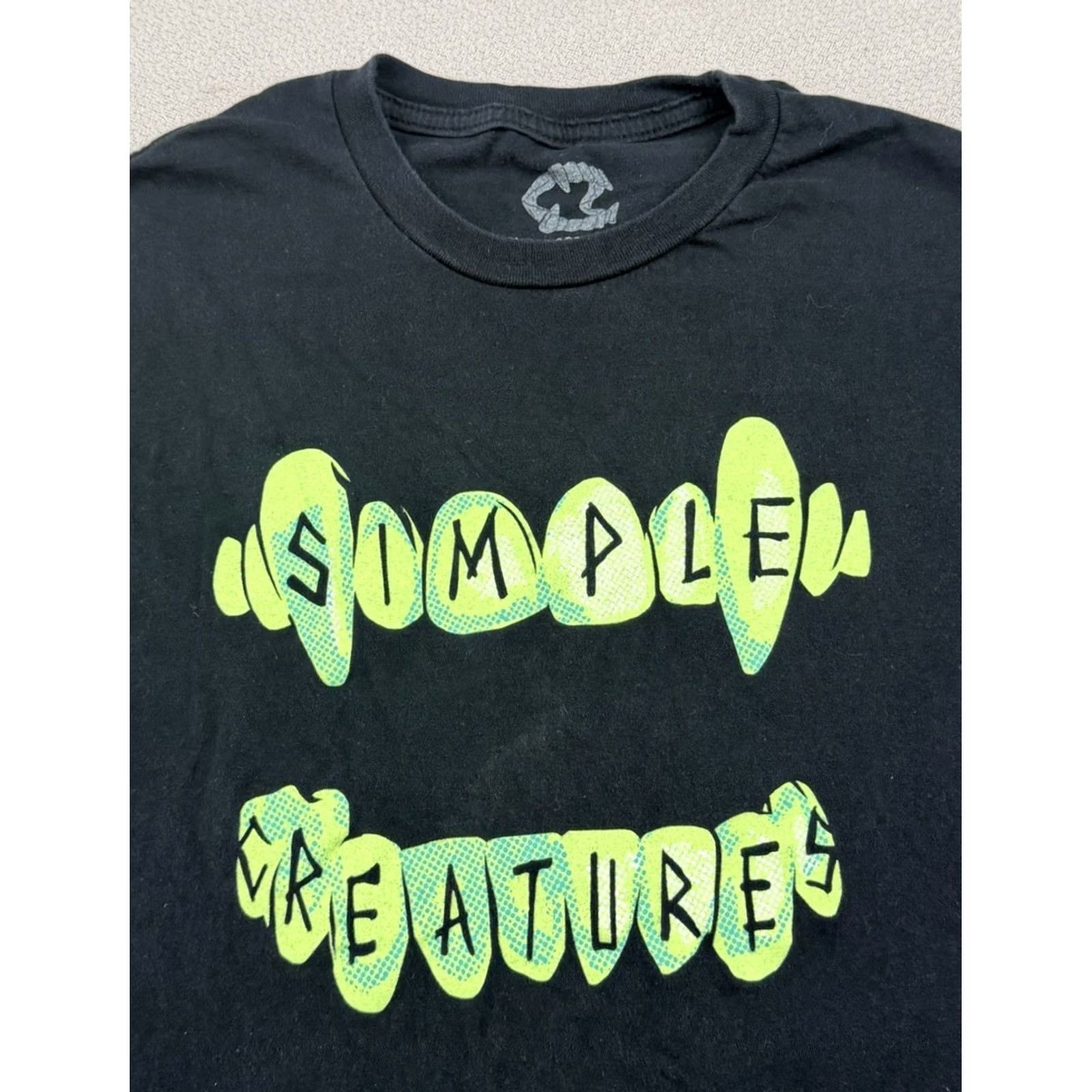 Vintage Simple Creatures American Trash Pop Rock Duo Fangs Graphic T Shirt Men’s M Black Cotton Knit Crew Neck Short Sleeve Logo Bag Band Music Mockup? Size US M / EU 48-50 / 2 - 4 Thumbnail