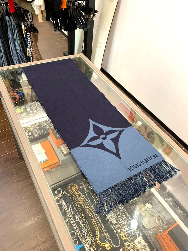 Louis Vuitton Louis Vuitton Graphic Dual Wool Cashmere Scarf- Size ONE SIZE - 2 Thumbnail
