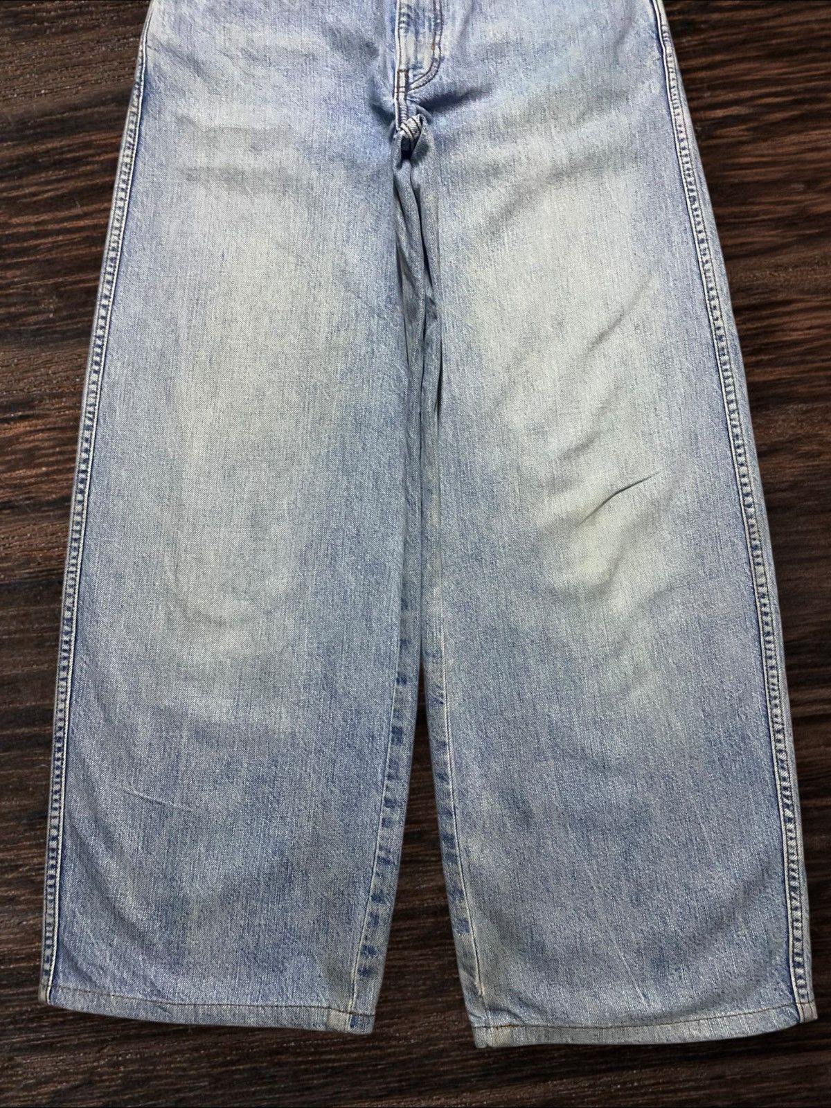 Uniqlo Vintage Uniqlo Light Wash Super Baggy Jeans Size 26" / US 2 / IT 38 - 5 Thumbnail