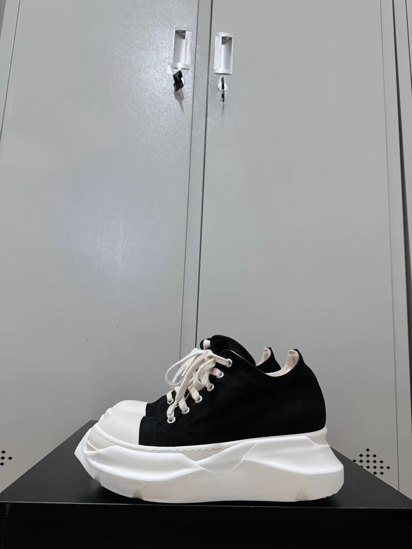 Rick Owens Rick Owens Abstract sneakers with tank sole, Converse-style Size US 7 / IT 37 - 7 Thumbnail
