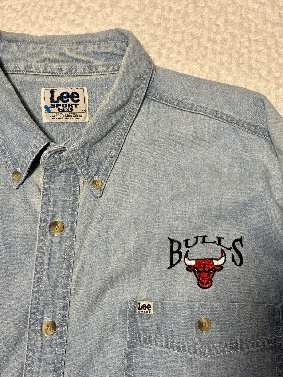 Lee Vintage Lee Sports x Chicago Bulls Denim Button Down Sze XXL Size US XXL / EU 58 / 5 - 2 Thumbnail