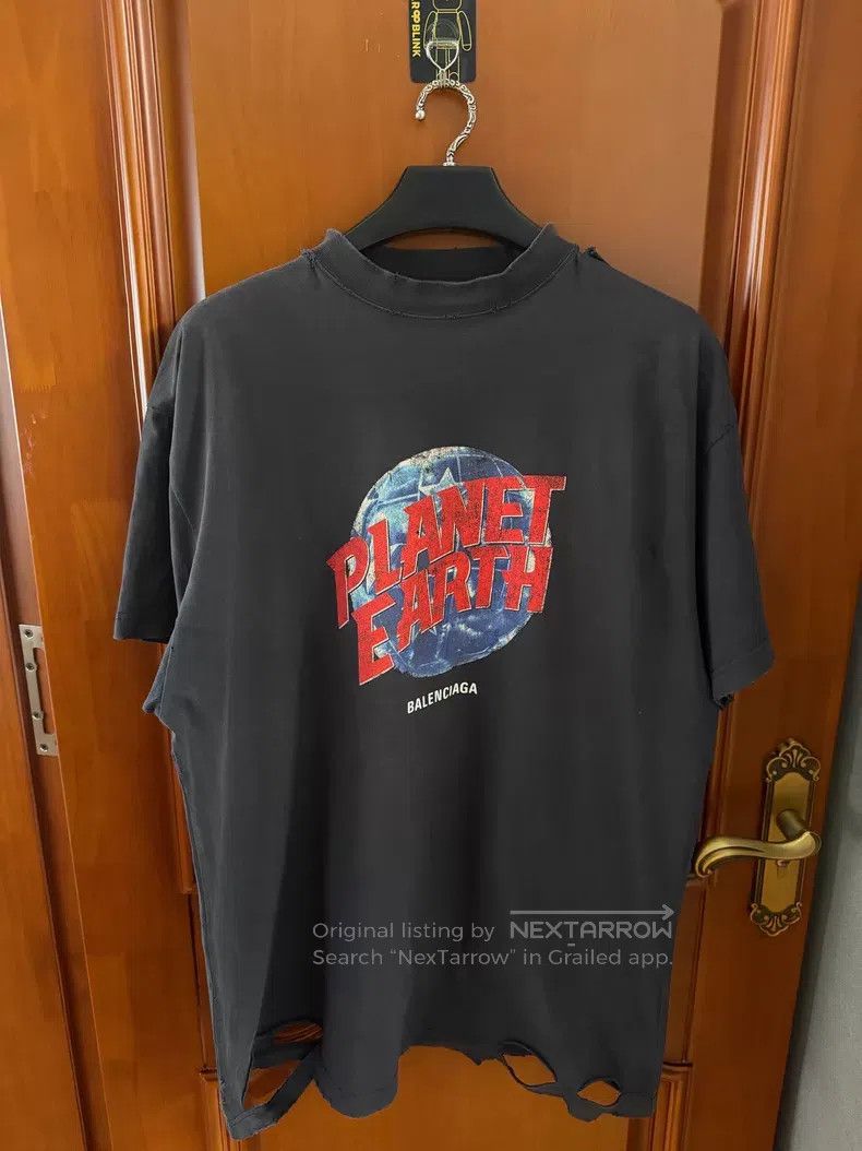 Balenciaga Balenciaga Earth Print Hole Short Sleeve T-Shirt Size US M / EU 48-50 / 2 - 1 Thumbnail
