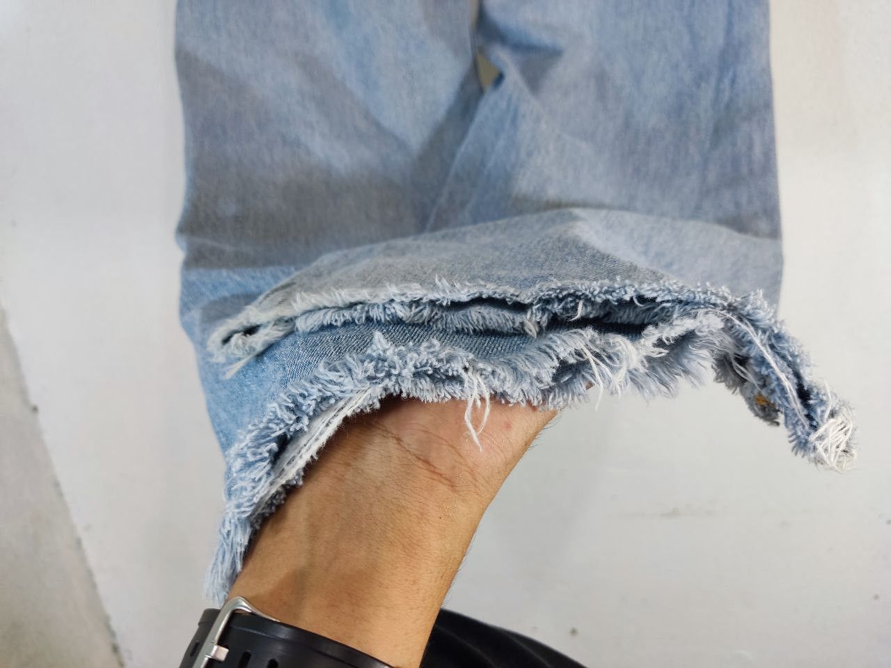 Levi's vintage levis 505 regular fit lightwash denim Size US 37 - 8 Thumbnail
