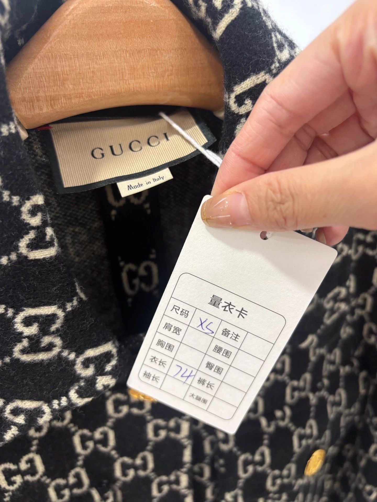 Gucci Gucci Black Gold Allover Logo Wool Cape Archive XS Size XS / US 0-2 / IT 36-38 - 2 Thumbnail