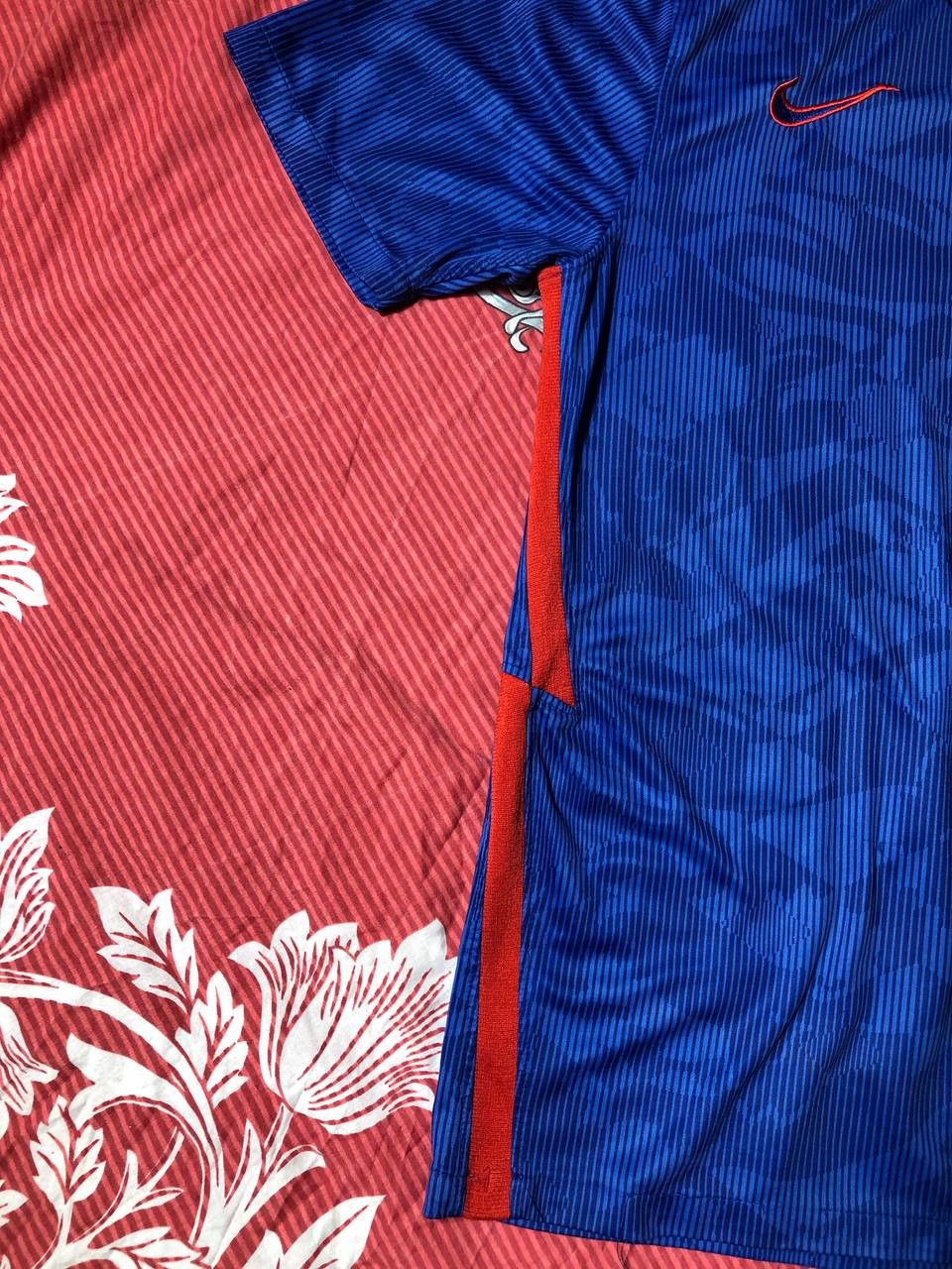 Nike × Vintage 90s Nike Central Swoosh Vintage Y2K Oversized Retro T-Shirt Size US M / EU 48-50 / 2 - 5 Thumbnail