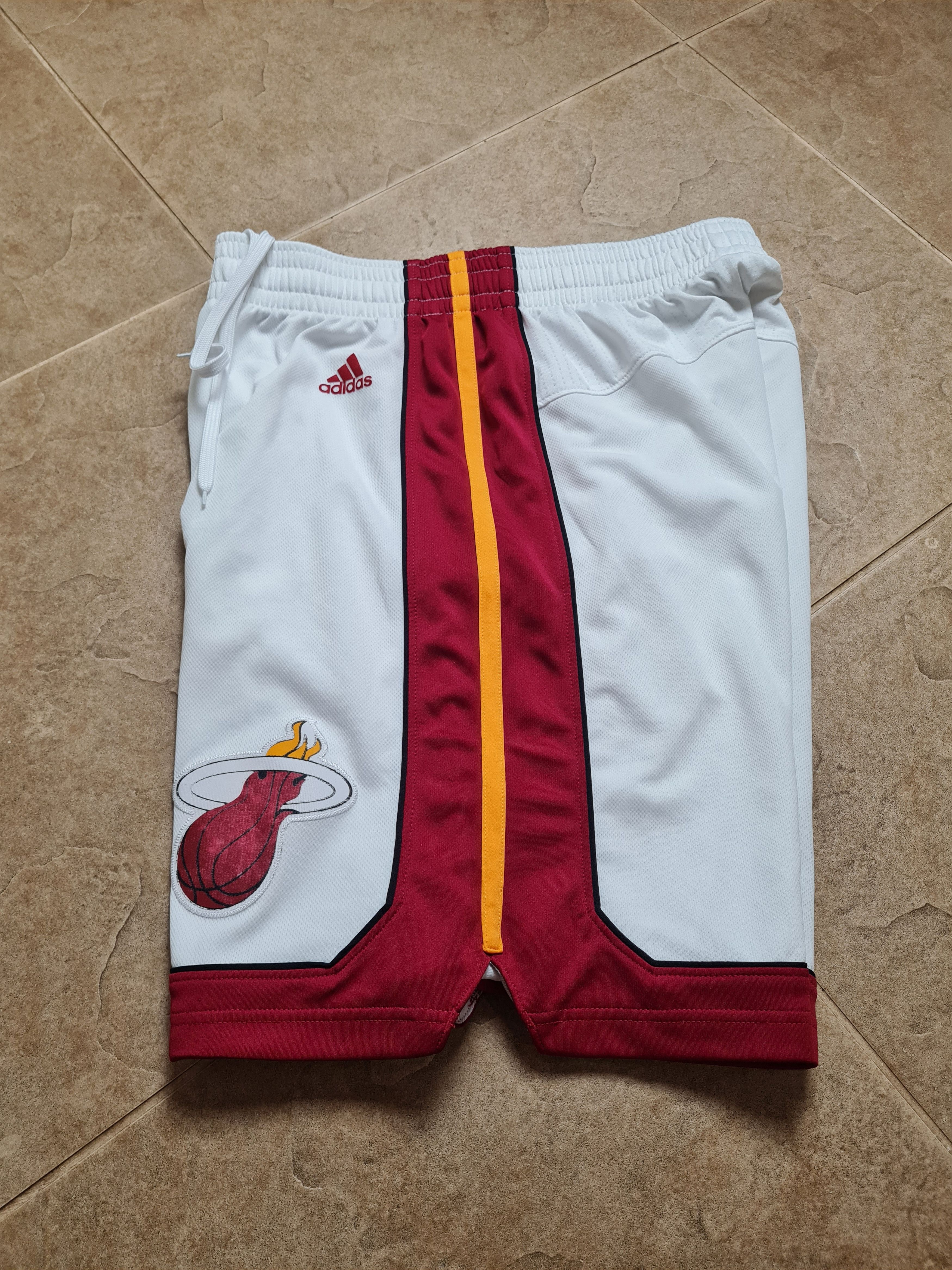 Adidas Vintage Rare Shorts Adidas Miami Heat Game NBA White Size L Size US 32 / EU 48 - 12 Thumbnail
