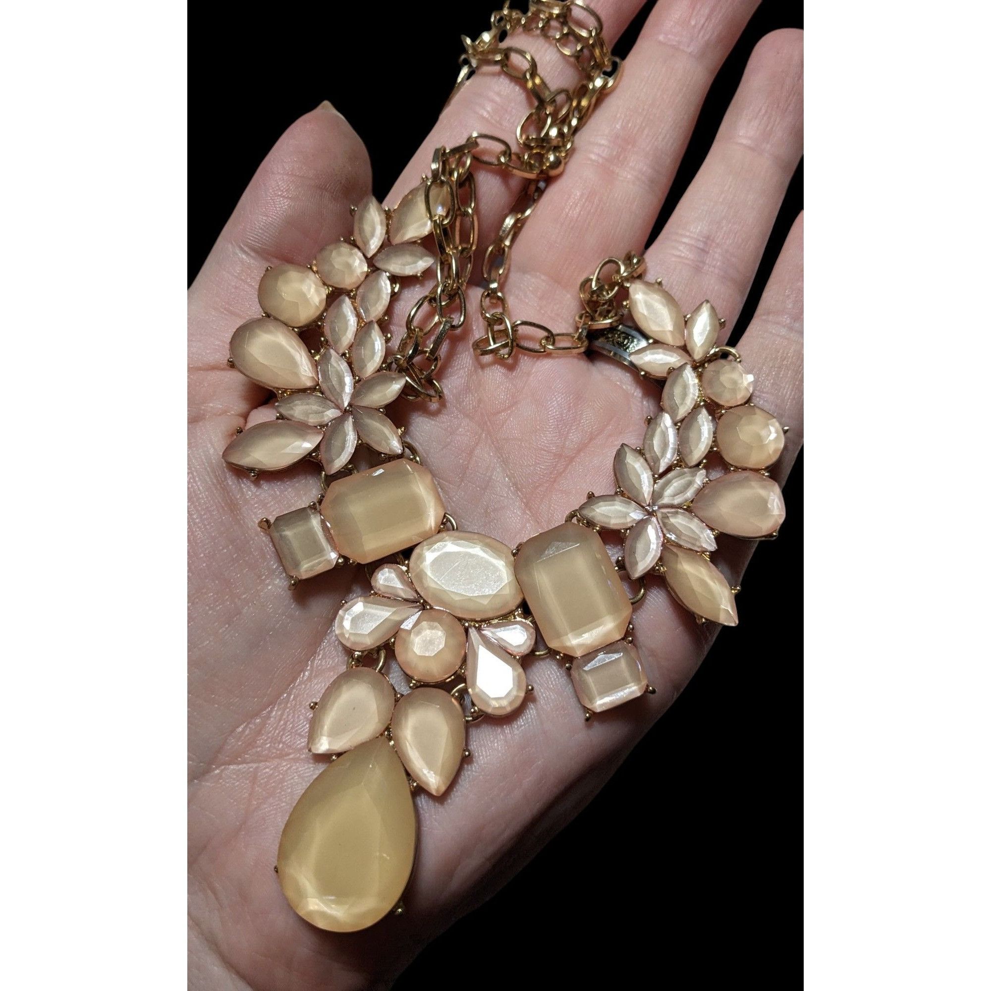Other Peach Gemmed Charming Charlie Floral Statement Necklace Size ONE SIZE - 4 Thumbnail
