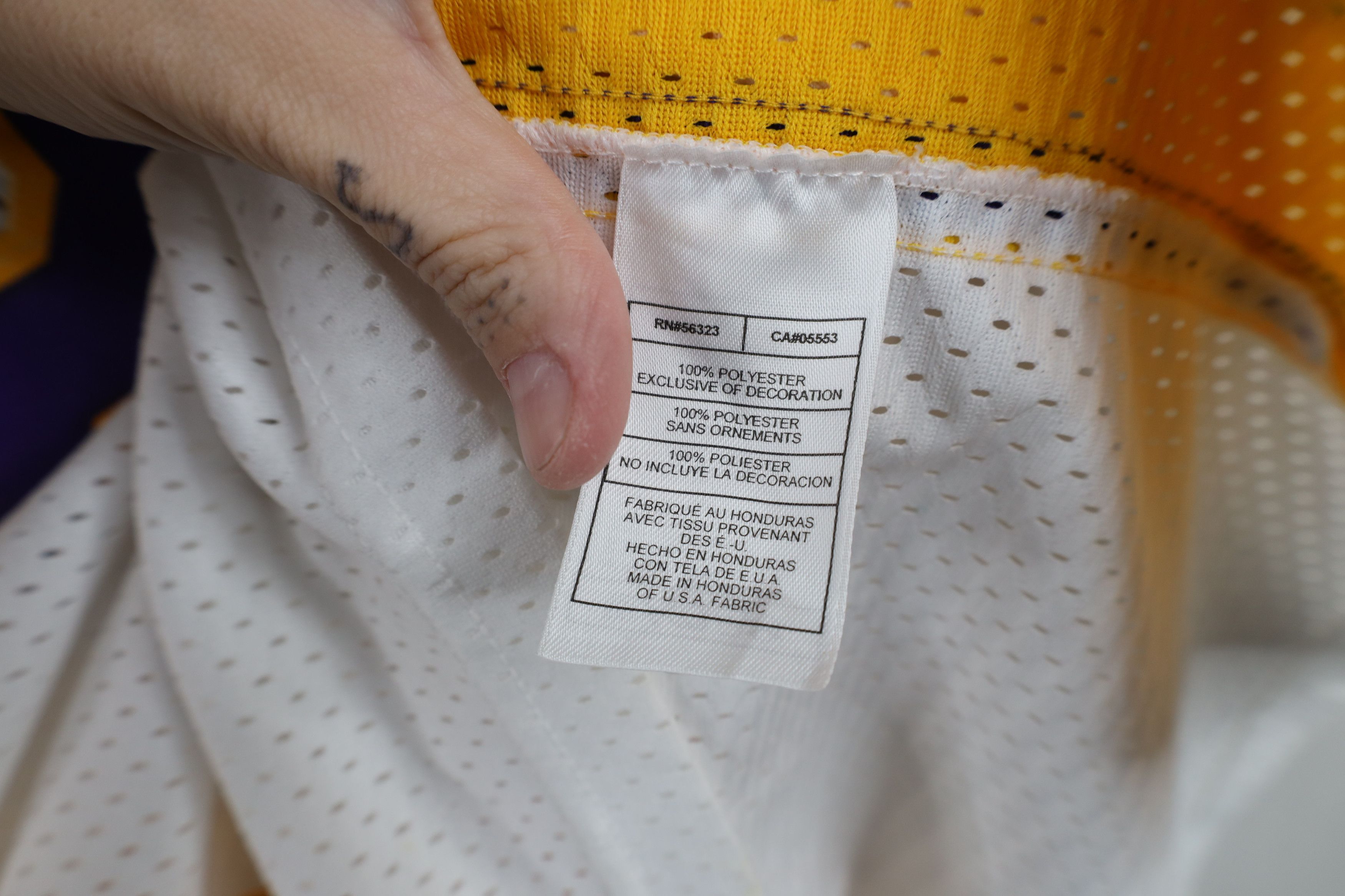 Nike Vintage Nike Los Angeles Lakers Basketball Jersey White #8 Size US XL / EU 56 / 4 - 11 Thumbnail
