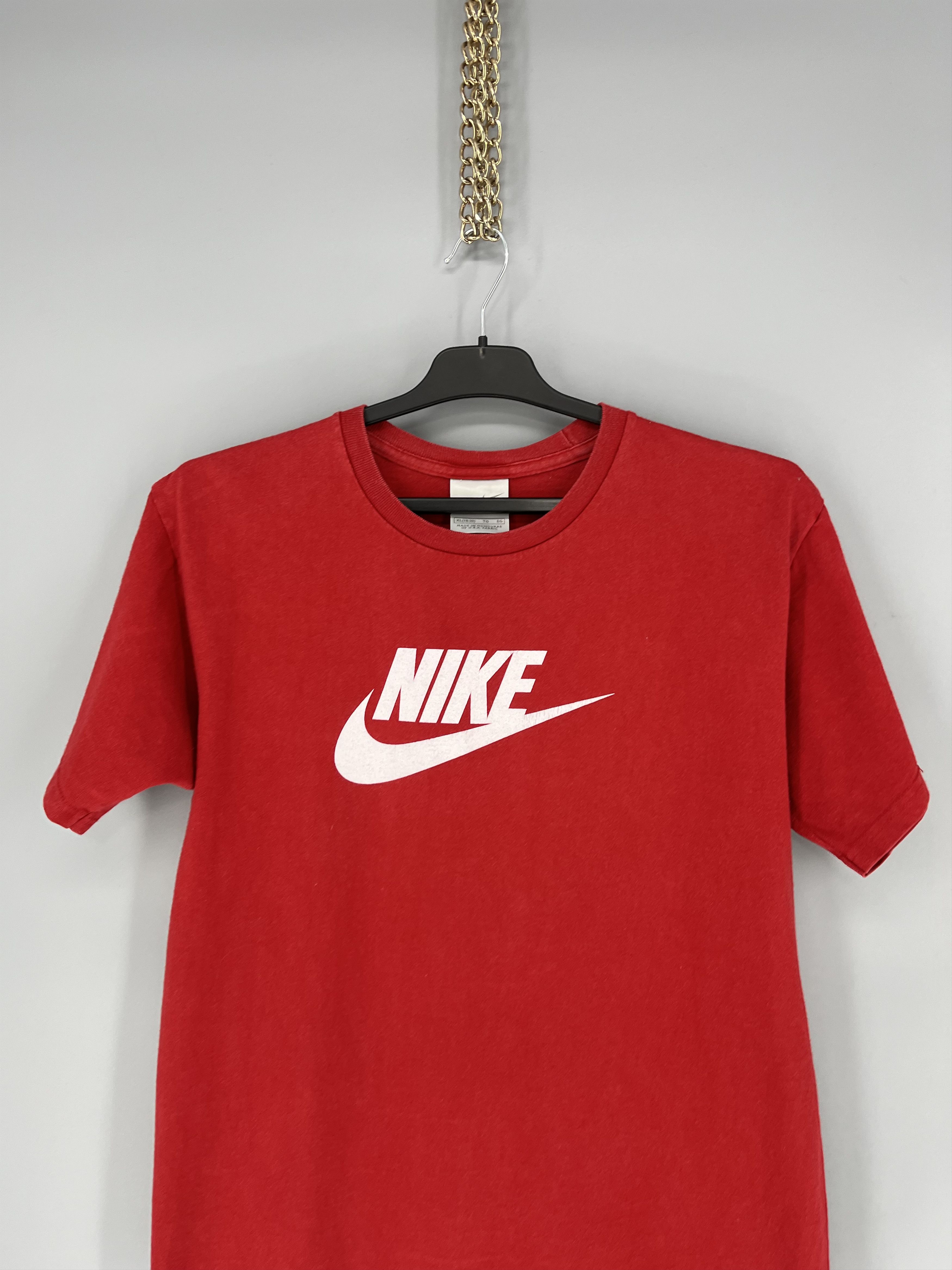 Nike Vintage Y2K Nike Center Swoosh Logo T-Shirt Size US L / EU 52-54 / 3 - 6 Thumbnail
