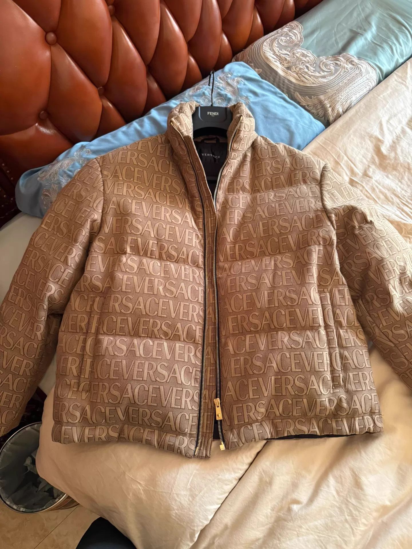 Versace Versace Full Logo Oversized Goose Down Jacket 48 Size US M / EU 48-50 / 2 - 1 Thumbnail