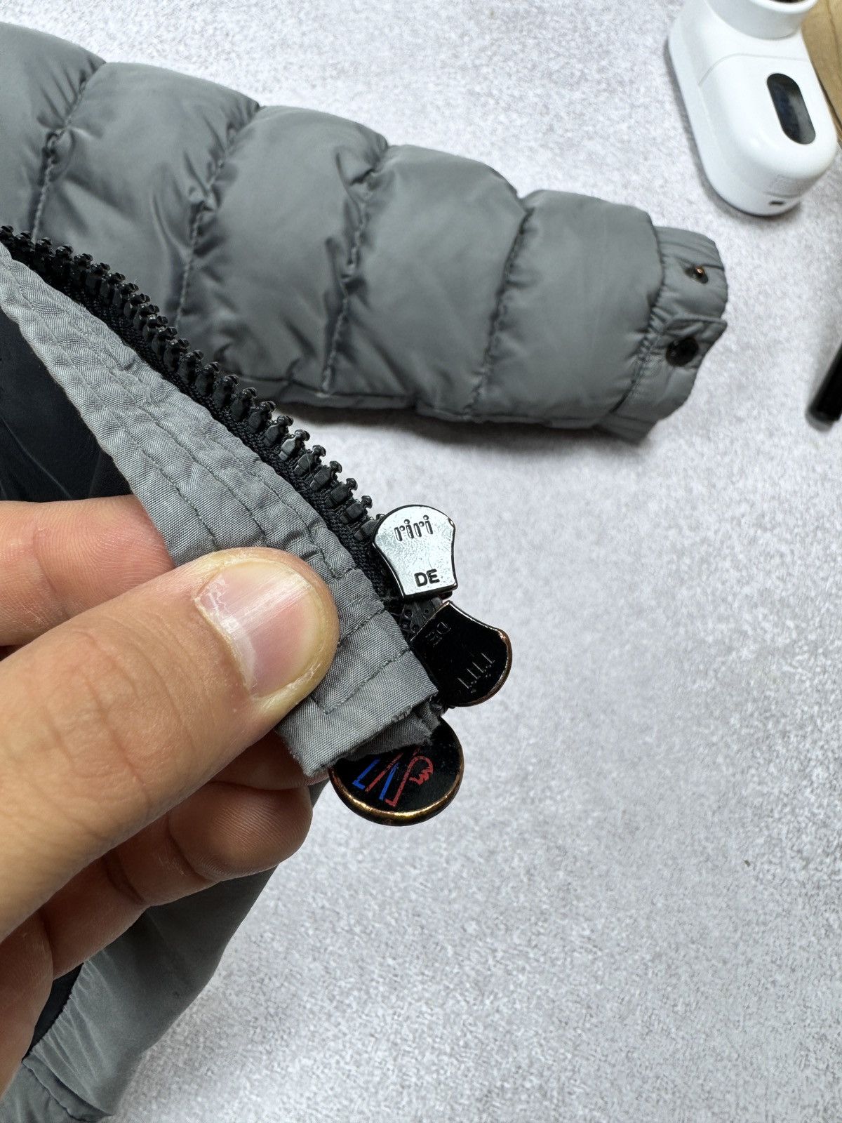 Moncler Women`s Moncler Bea Guibbotto Gray Puffer Jacket Size 0 / S Size XS / US 0-2 / IT 36-38 - 16 Thumbnail
