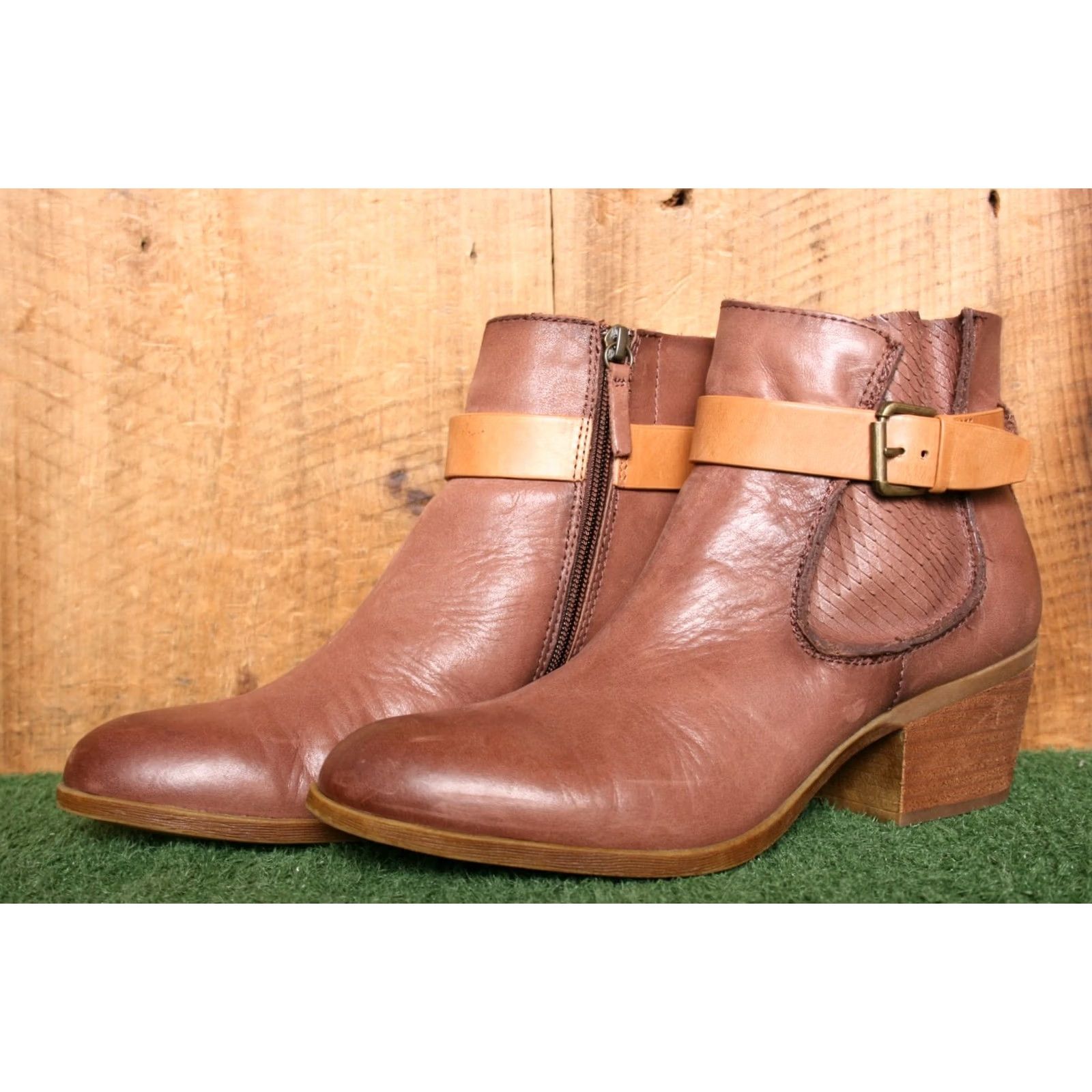 Vintage VINTAGE COMFORTIVA Karen Brown Leather Side Zip Buckle Strap Ankle Boots 9.5 M Women Bootie Size US 10 / IT 40 - 2 Thumbnail