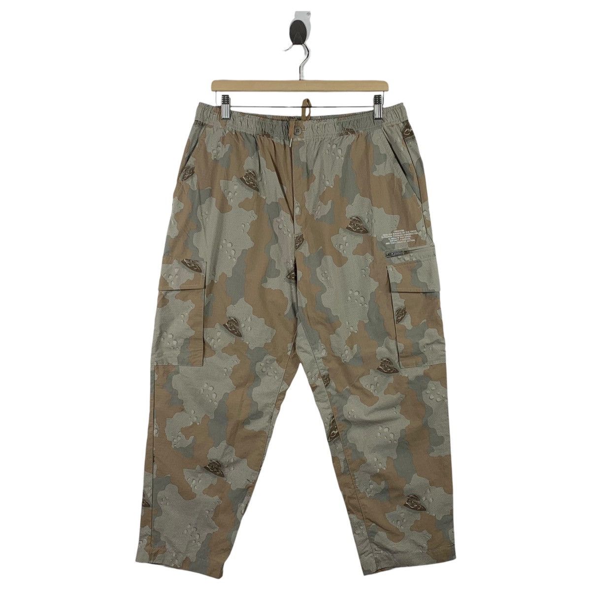 GU × Japanese Brand × Undercover GU X UNDERCOVER Camo full print cargo pants Size US 34 / EU 50 - 1 Thumbnail