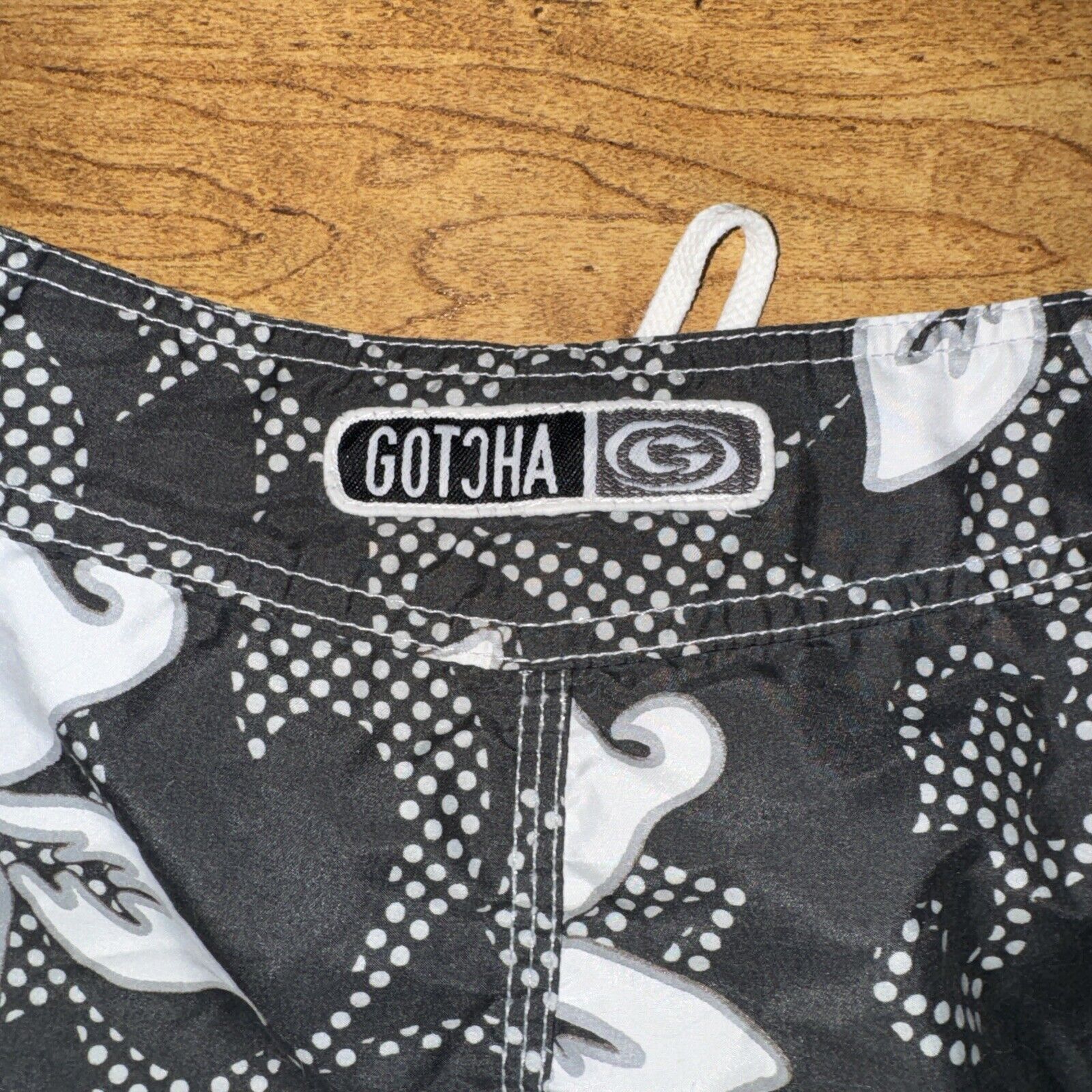 Gotcha × Vintage Vintage Gotcha Hawaiian Swim Trunks Grey/White Size 30 Size US 30 / EU 46 - 5 Thumbnail