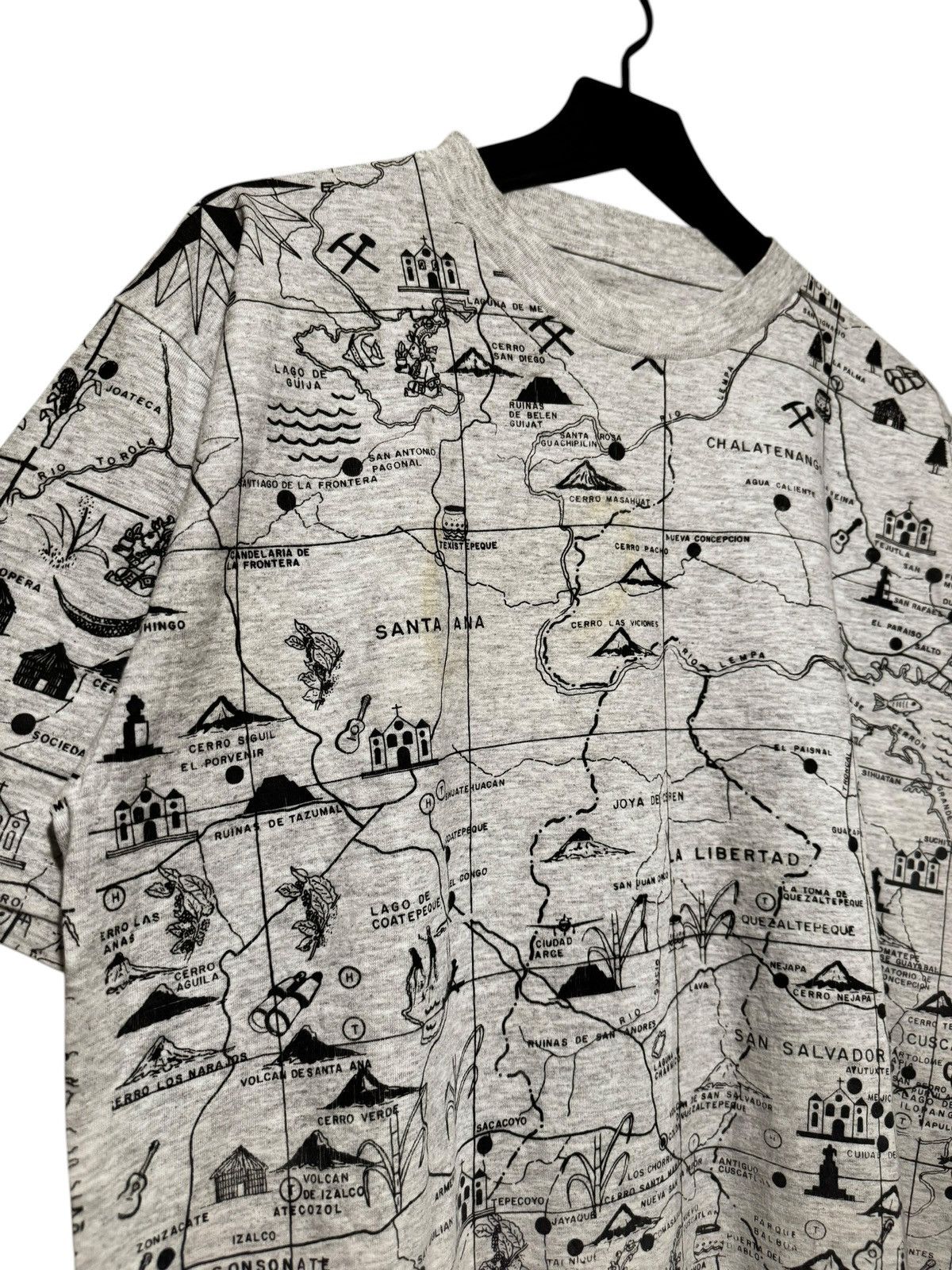 Vintage El salvador map aop tee Size US L / EU 52-54 / 3 - 2 Thumbnail