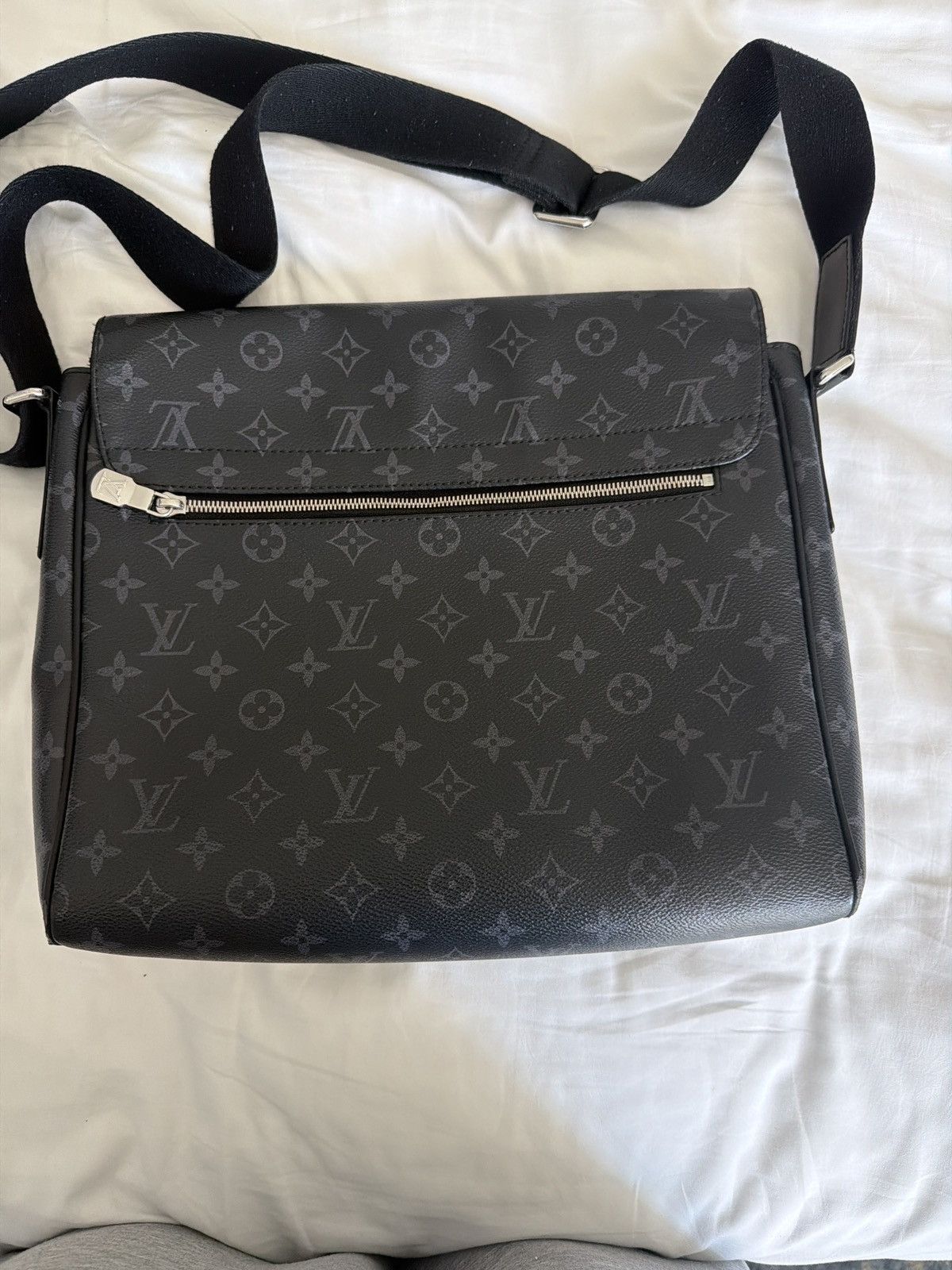Louis Vuitton Louis Vuitton District MM Messenger Bag – Monogram Eclipse Size ONE SIZE - 2 Thumbnail