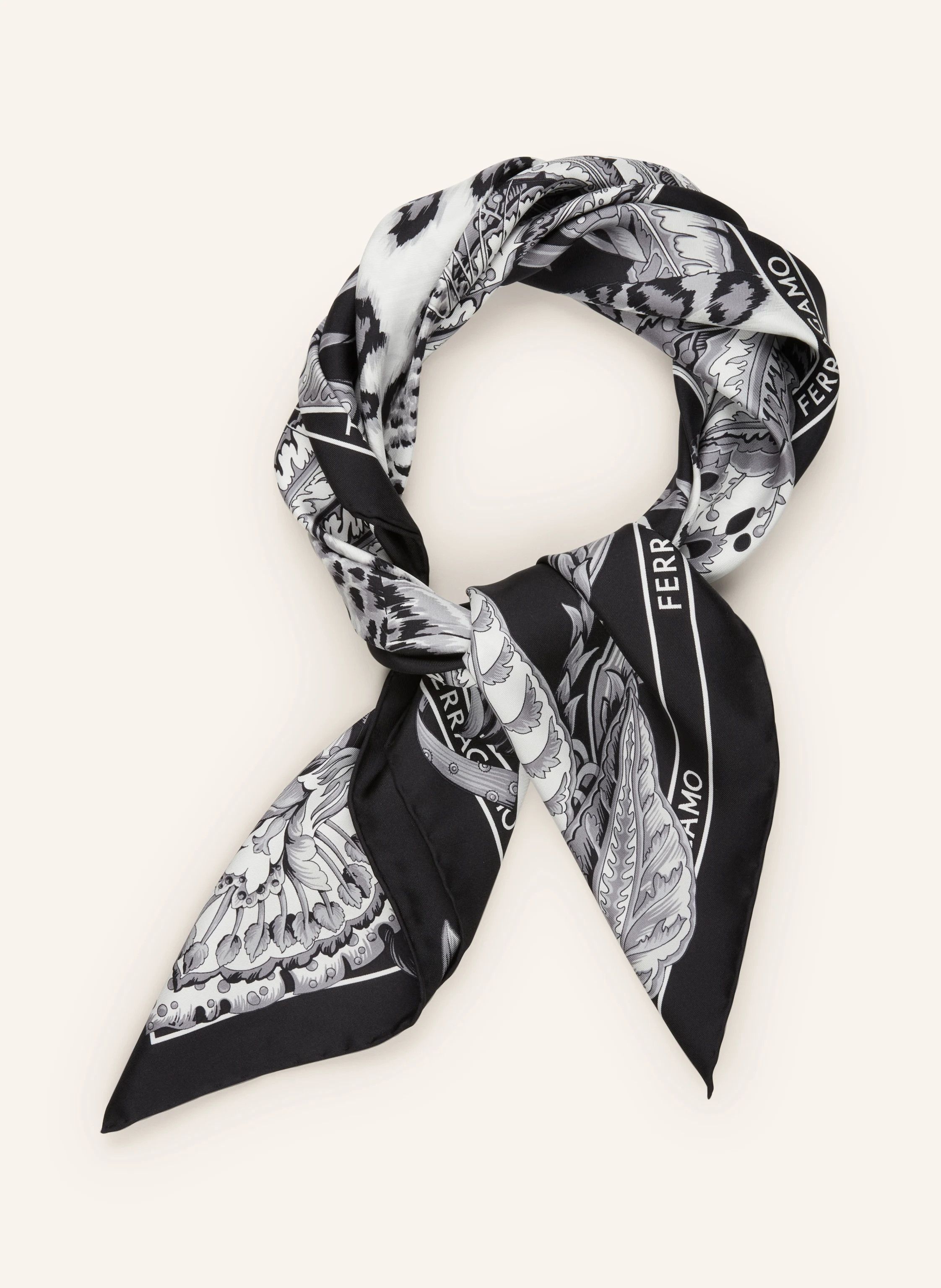 Salvatore Ferragamo o1s1rm0924 Size: OS / Scarf in Black/White Size ONE SIZE - 2 Thumbnail