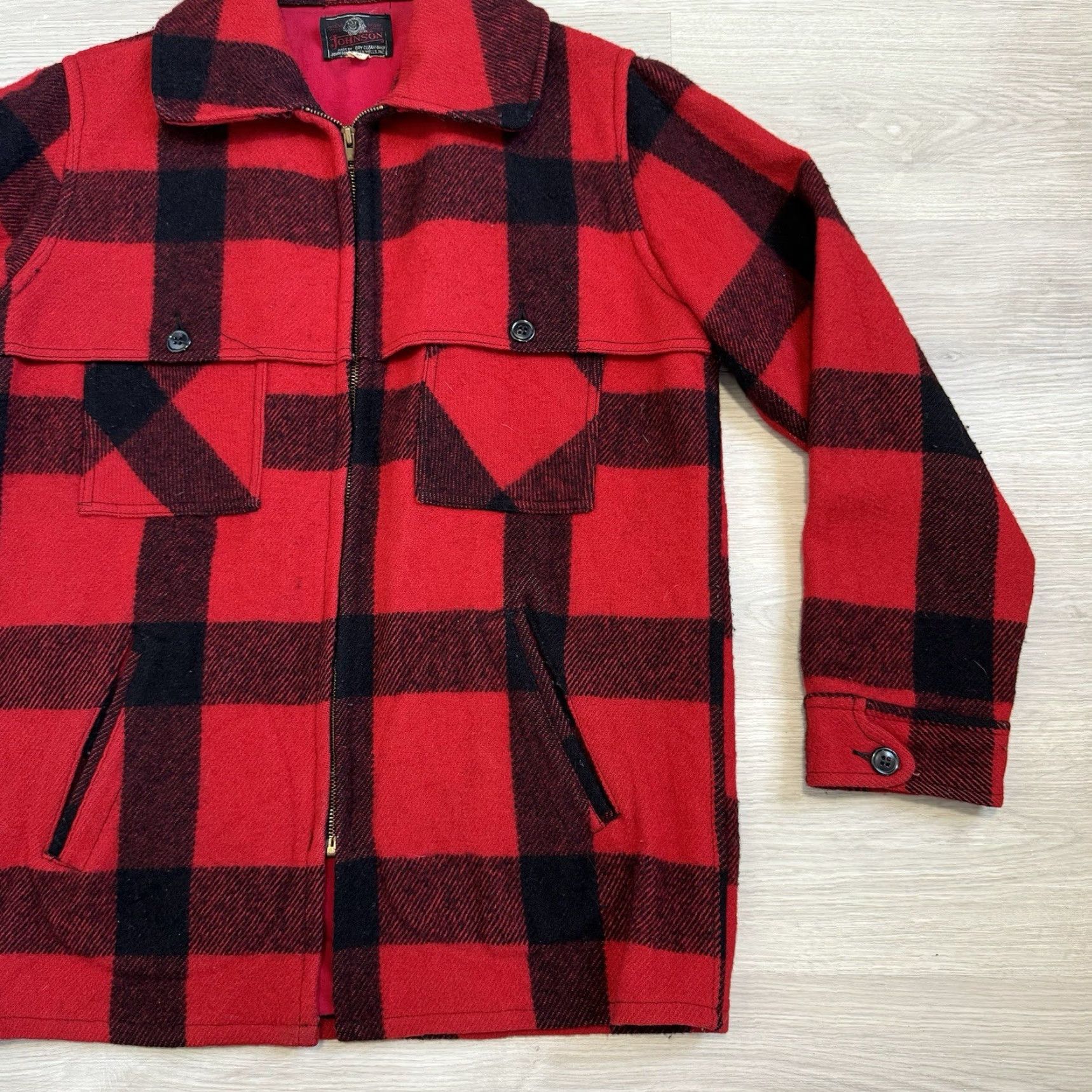 Johnson Woolen Mills VINTAGE Johnson Woolen Mills Red Buffalo Plaid Mackinaw Jacket Wool Mens Size 40 Size US XXS / EU 40 - 3 Thumbnail
