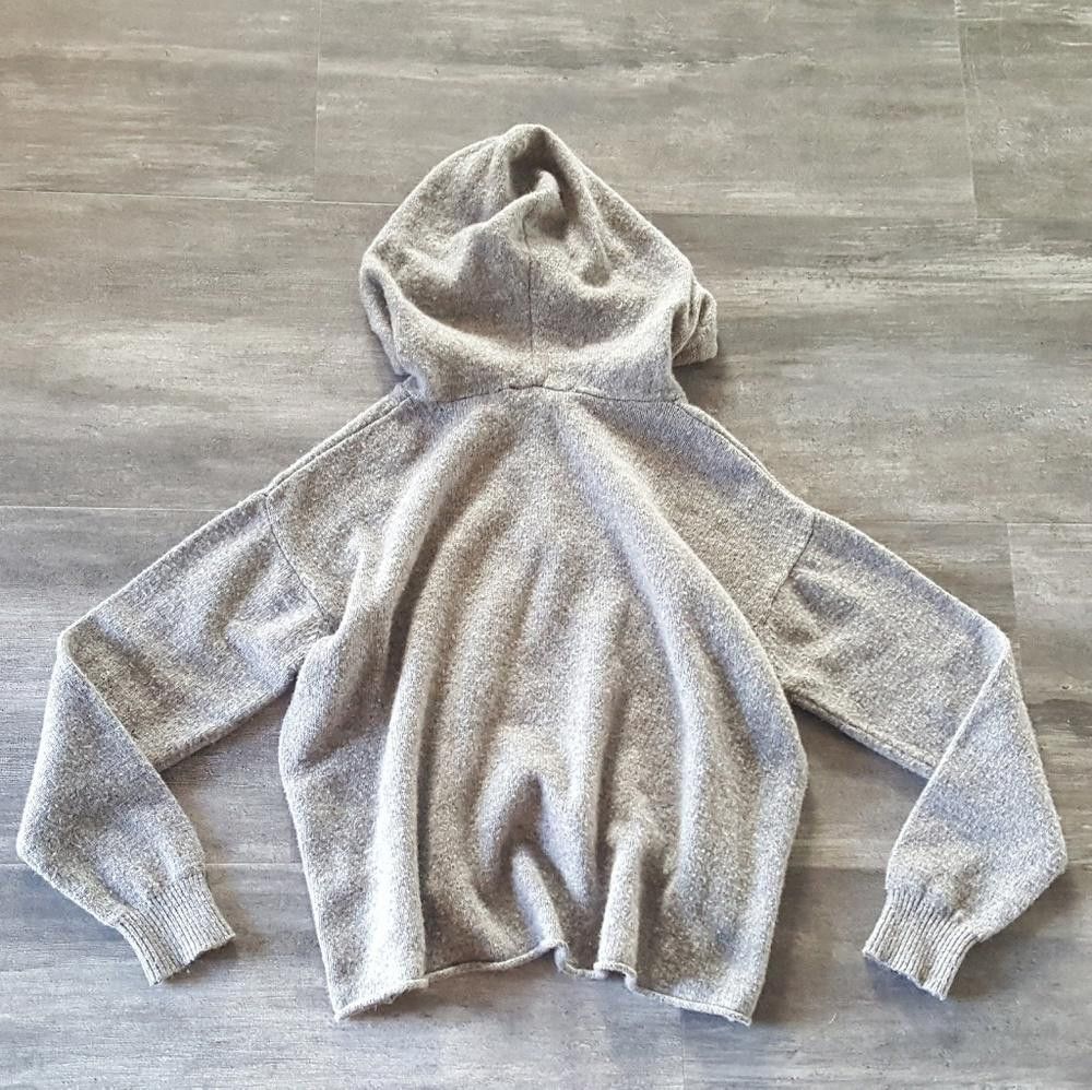 Designer Grey Cropped Brandy Melville Hoodie Long Sleeve Size ONE SIZE - 2 Thumbnail