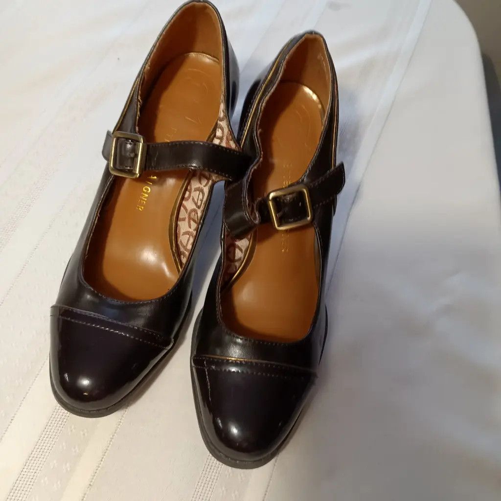 Etienne Aigner Etienne Aigner Vintage Mary Jane Heels Leather Size US 7 / IT 37 - 1 Thumbnail