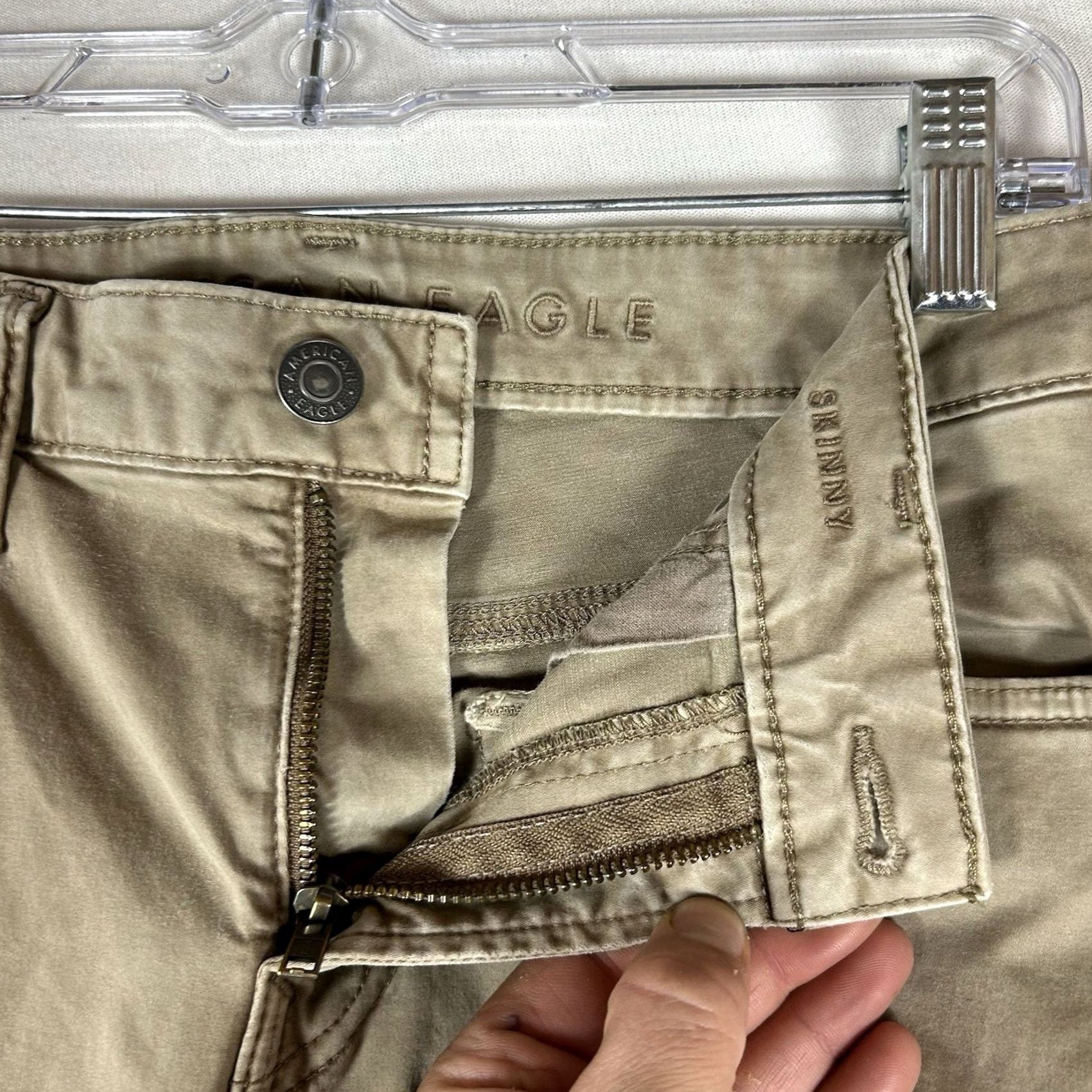 American Eagle Outfitters American Eagle Outfitters Jeans Khaki Pants Slim 30x32 Beige Tan Mid Rise Mens Skinny Pockets Stretch Beig e Size US 30 / EU 46 - 4 Thumbnail