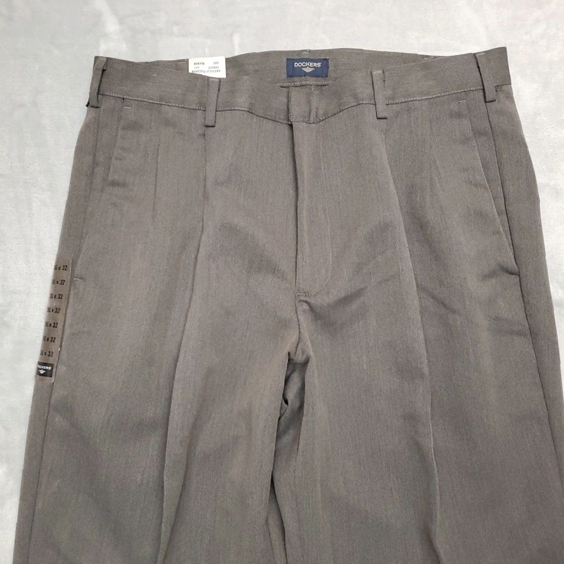 Dockers Dockers Pants Adult 36x32 Gray Dress Pleated Relaxed Cuffed Belt Loops Zip Straight Leg Solid Mens Size US 36 / EU 52 - 2 Thumbnail
