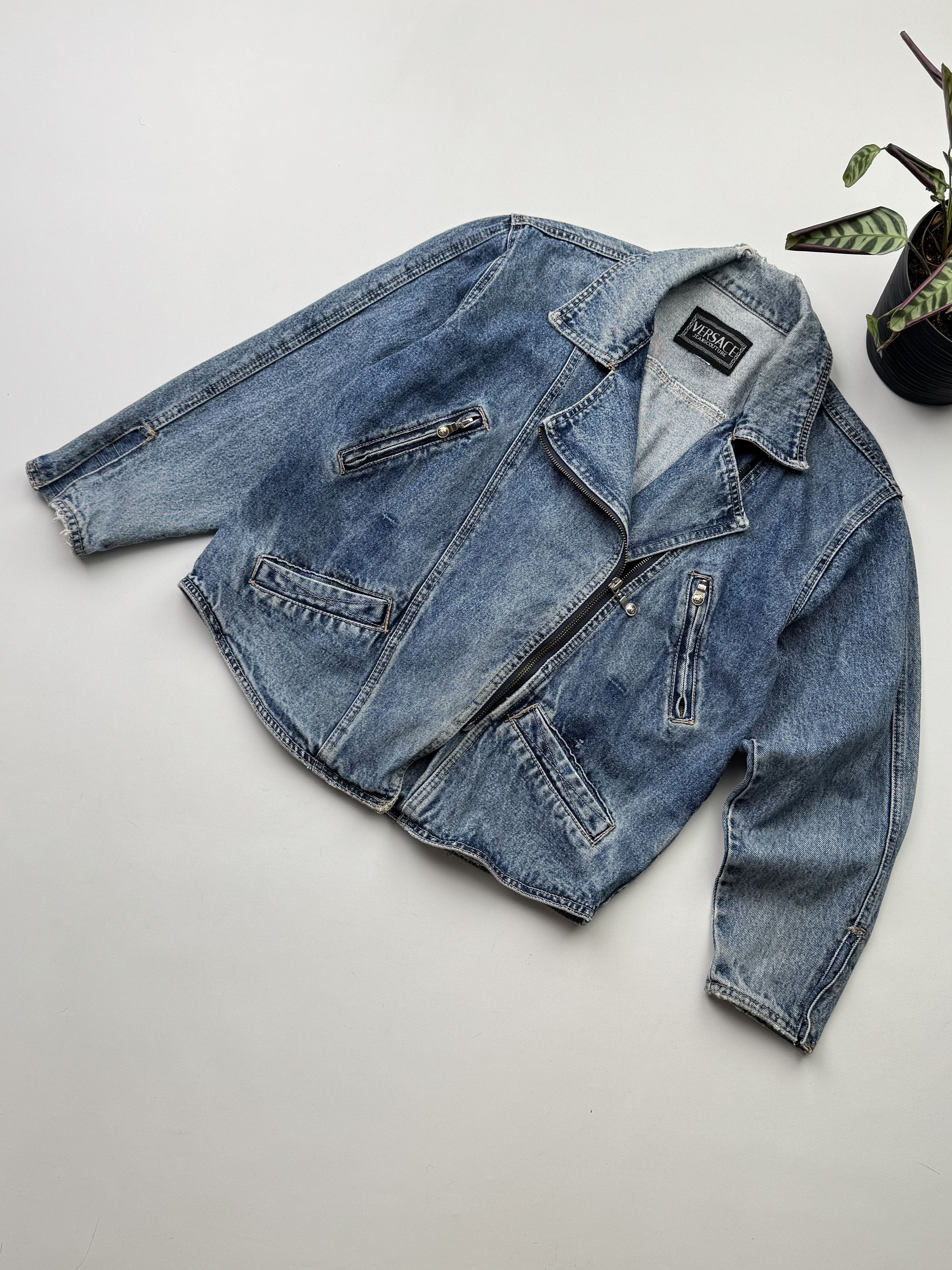 Versace Jeans Couture Versace Jeans Couture 80's Denim Jacket (145) Size M / US 6-8 / IT 42-44 - 1 Thumbnail