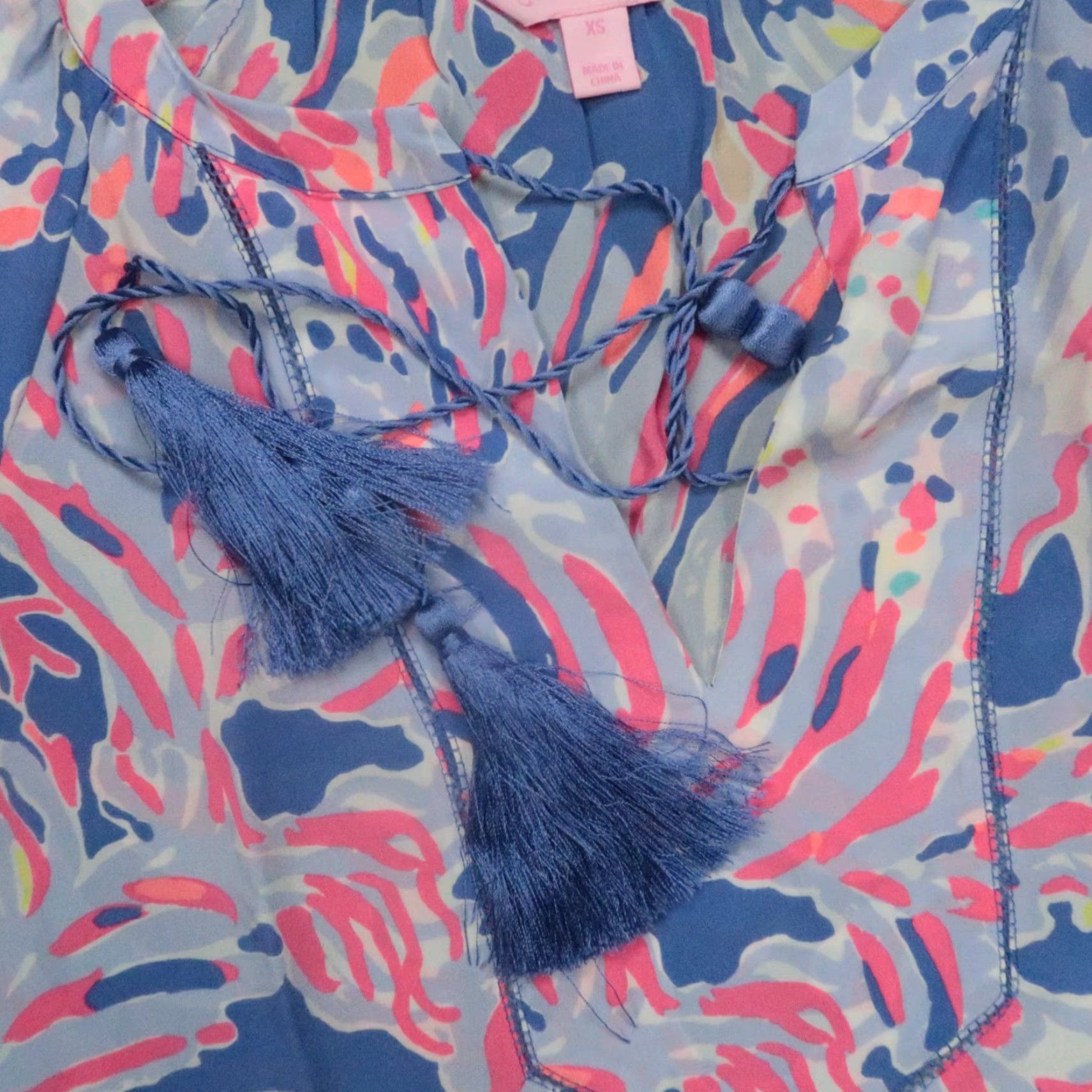 Lilly Pulitzer VINTAGE Lilly Pulitzer Shirt Womens XS Pink Blue Saria Silk Tasseled Top Simply Chic Size XS / US 0-2 / IT 36-38 - 4 Thumbnail