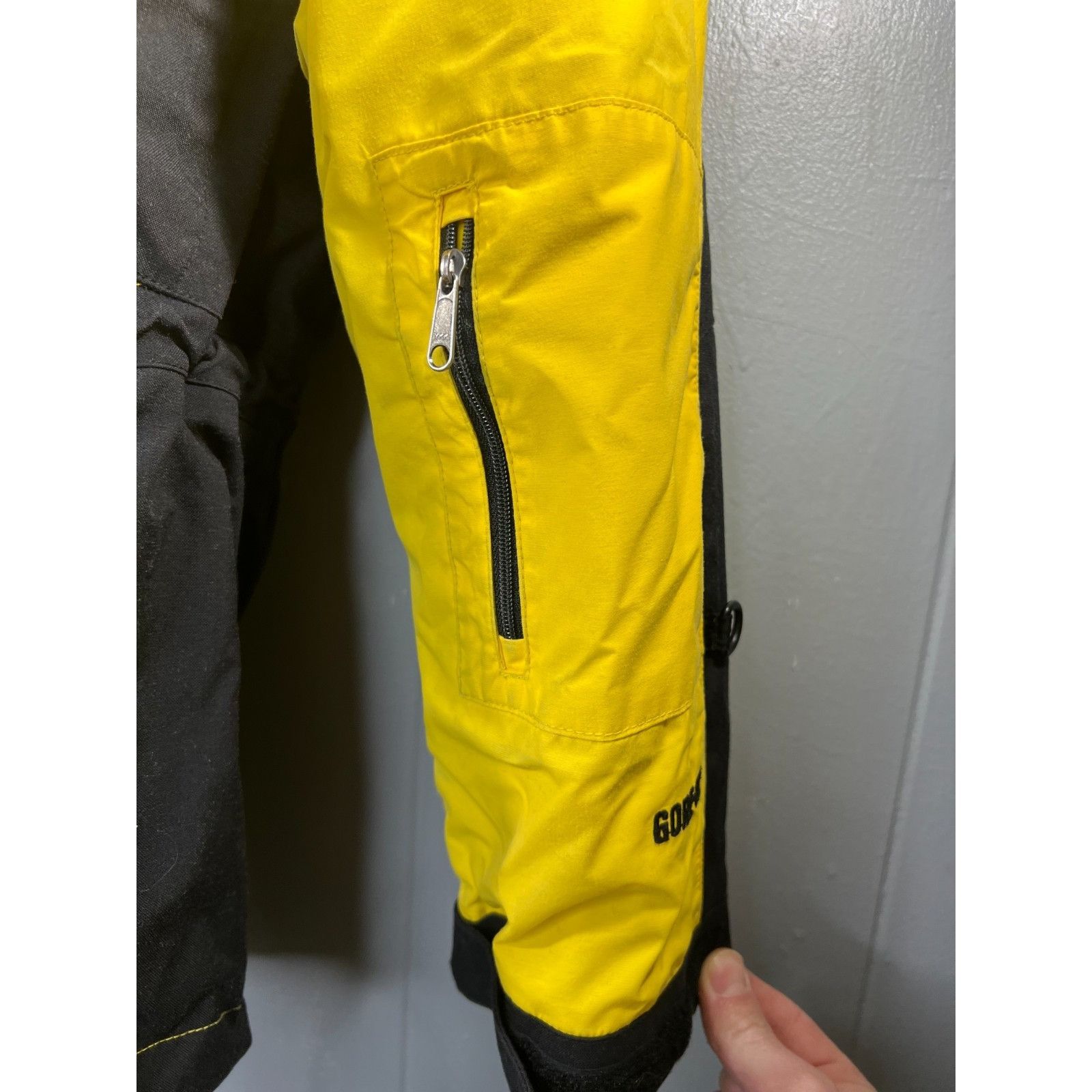 The North Face Vintage The North Face Mountain Jacket Men Black Yellow Colo Size US L / EU 52-54 / 3 - 8 Thumbnail