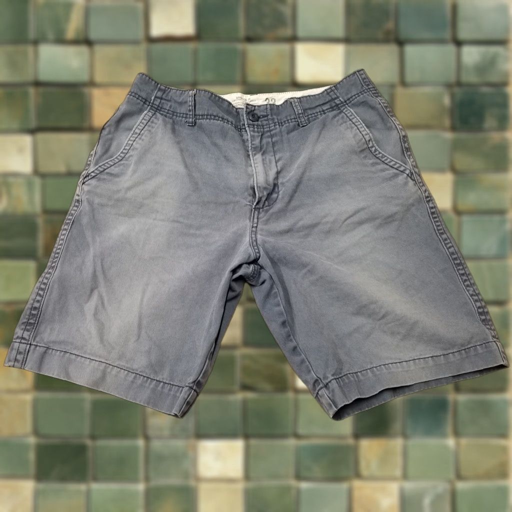 Old Navy Old Navy Shorts Mens 33 Gray Flat Front Faded Broken-In Outdoors Casual Chino 33 in Gray Regular Mens Size US 33 - 1 Thumbnail