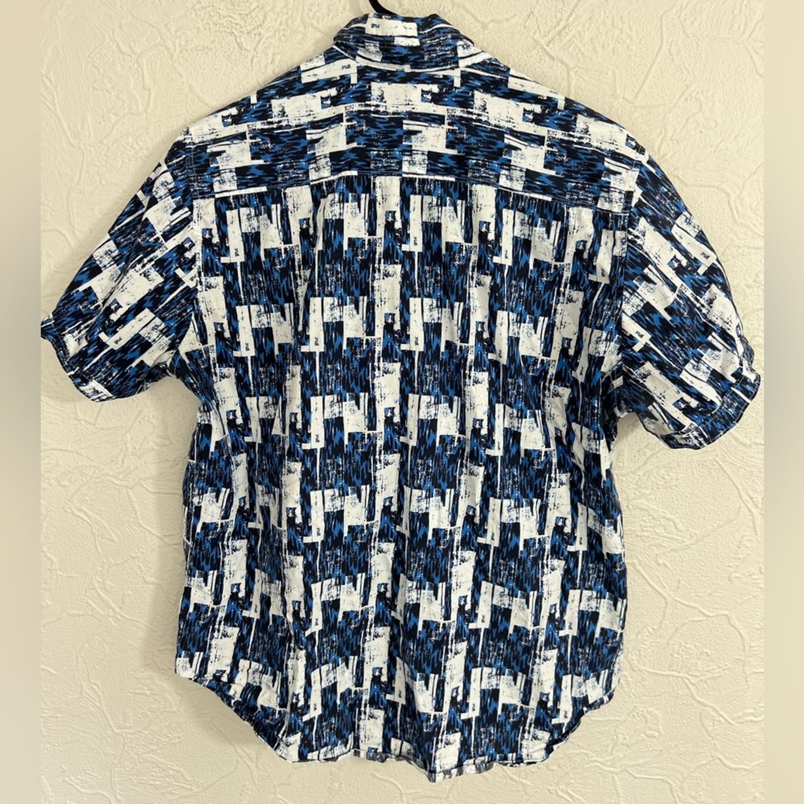 Robert Graham Robert Graham LAVETA Short Sleeve Large $178 Classic Fit Size US M / EU 48-50 / 2 - 2 Thumbnail