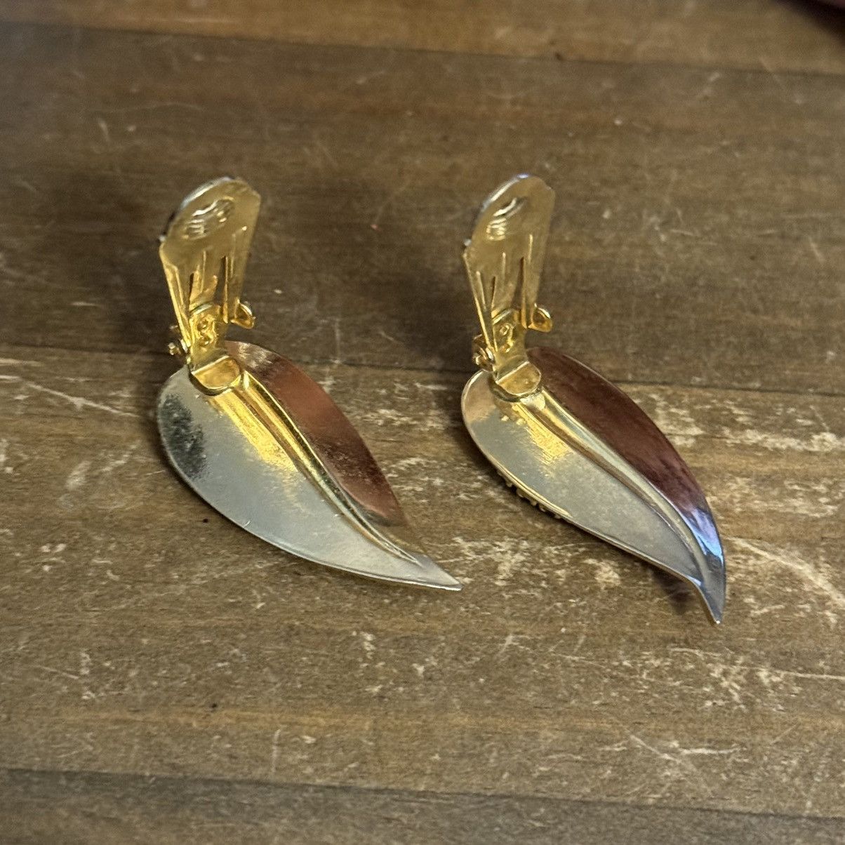 Vintage Vintage gold tone clip on leaf earrings w/orange rhinestones Size ONE SIZE - 3 Thumbnail