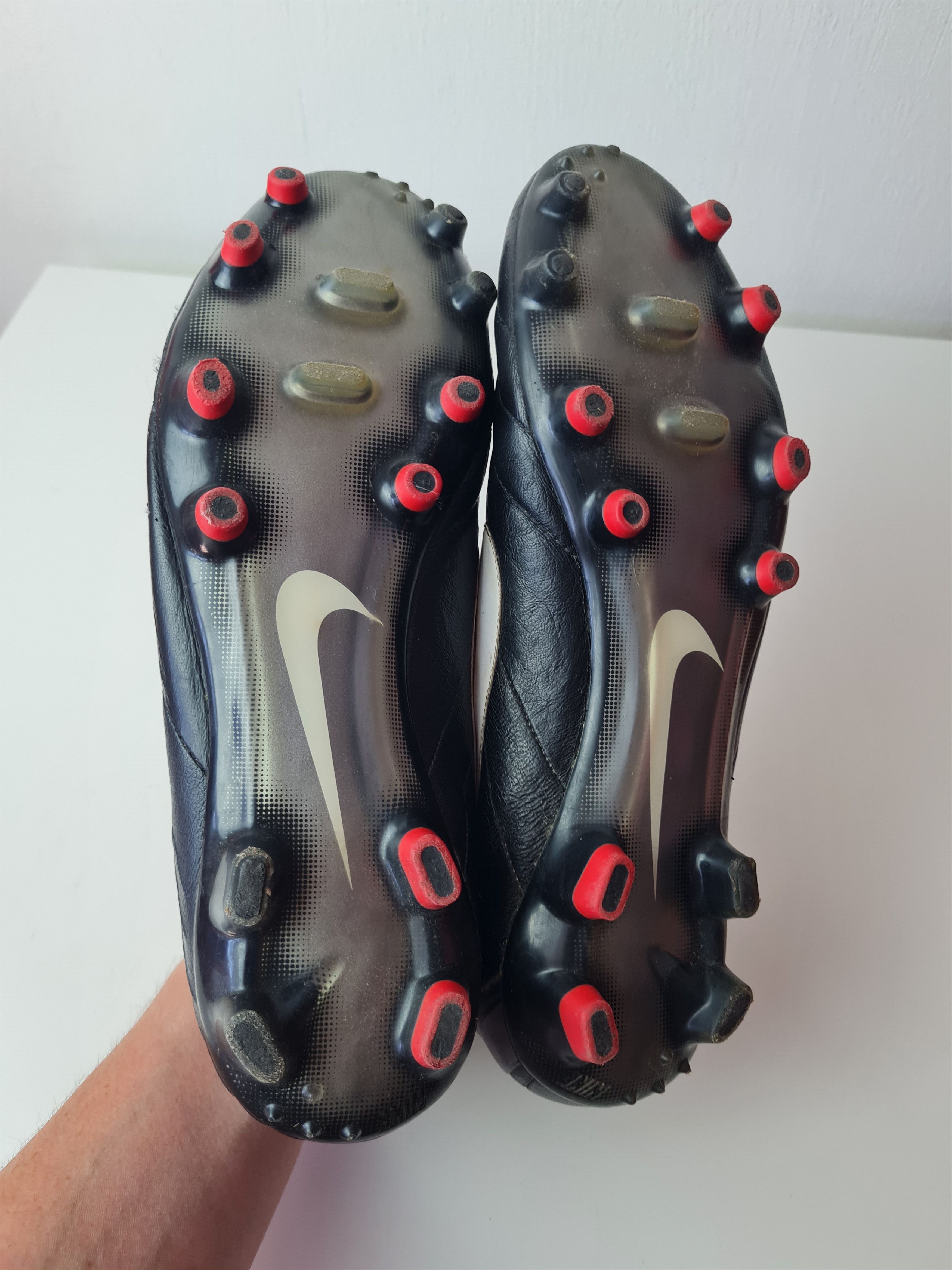 Nike Football cleats boots 2012 454309-010 NIKE TIEMPO MYSTIC Size US 9 / EU 42 - 18 Thumbnail