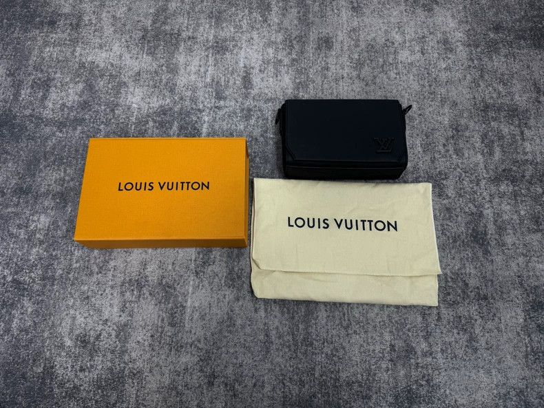 Louis Vuitton TAKEOFF Small Messenger Bag