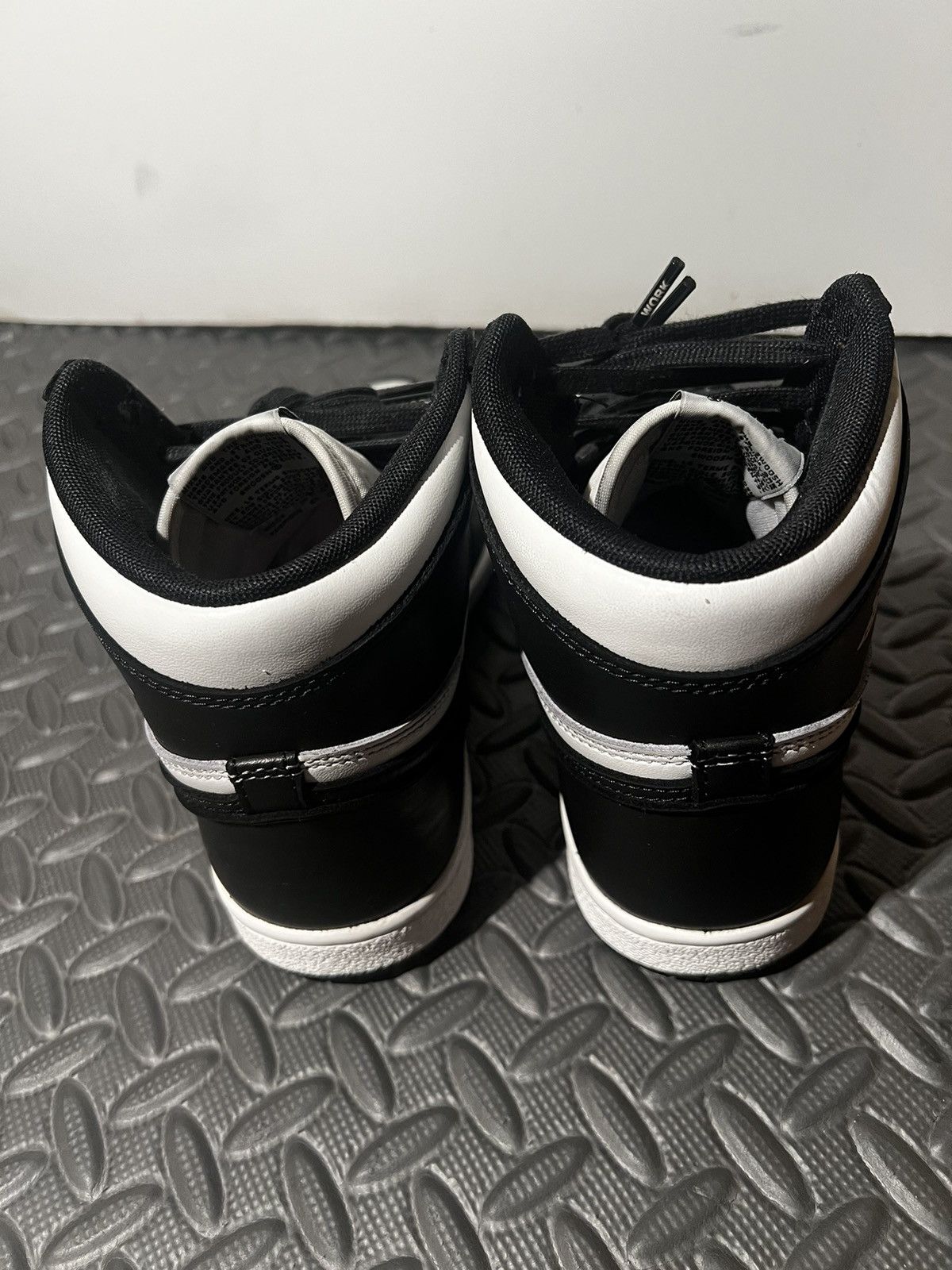 Jordan Brand CLEAN Air Jordan 1 Retro High OG 85’ Size 8.5 Black White Size US 8.5 / EU 41-42 - 7 Thumbnail