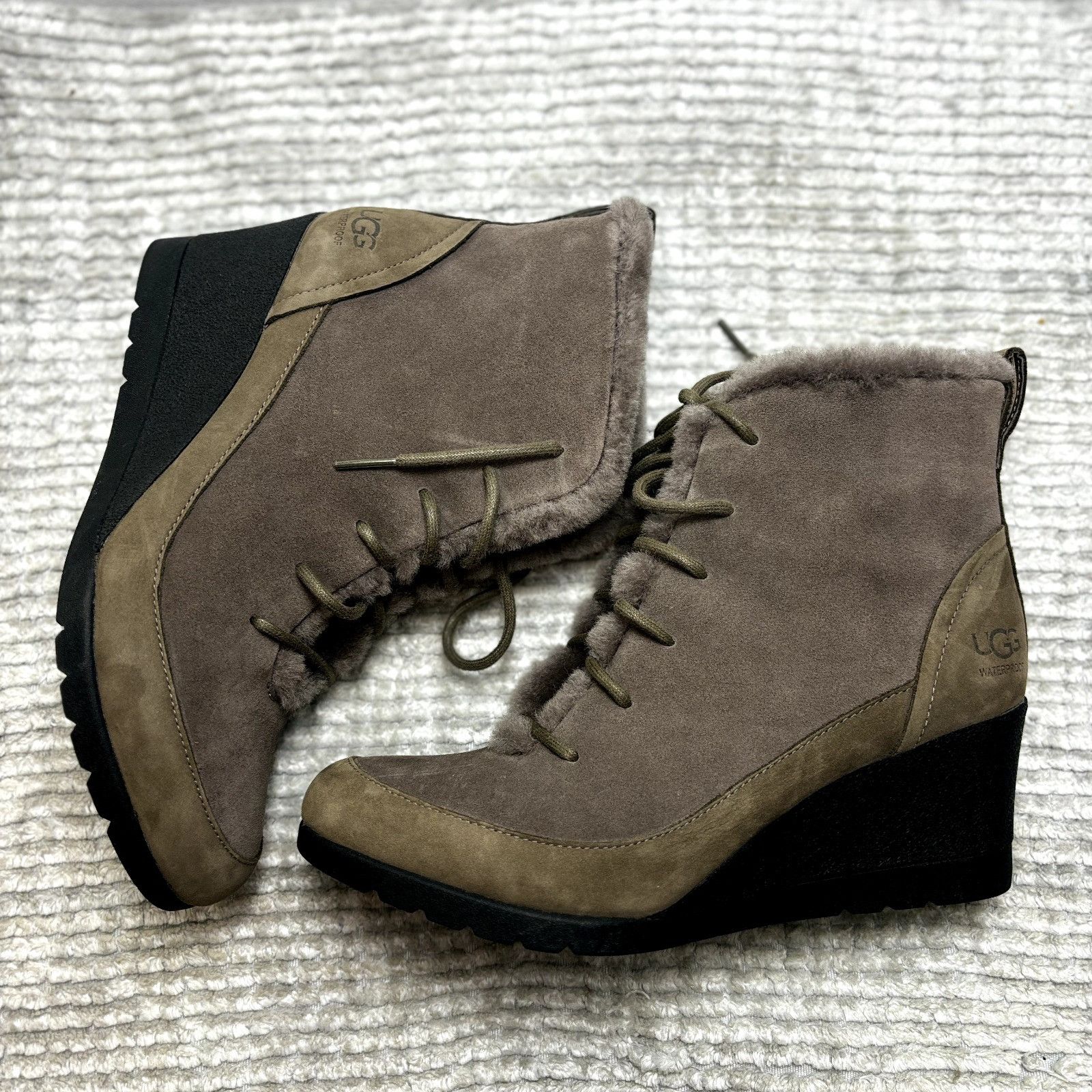 Ugg UGG Bridgit US 8 EU 39 Women’s Dark Gray Waterproof Suede We Size US 8 / IT 38 - 1 Thumbnail